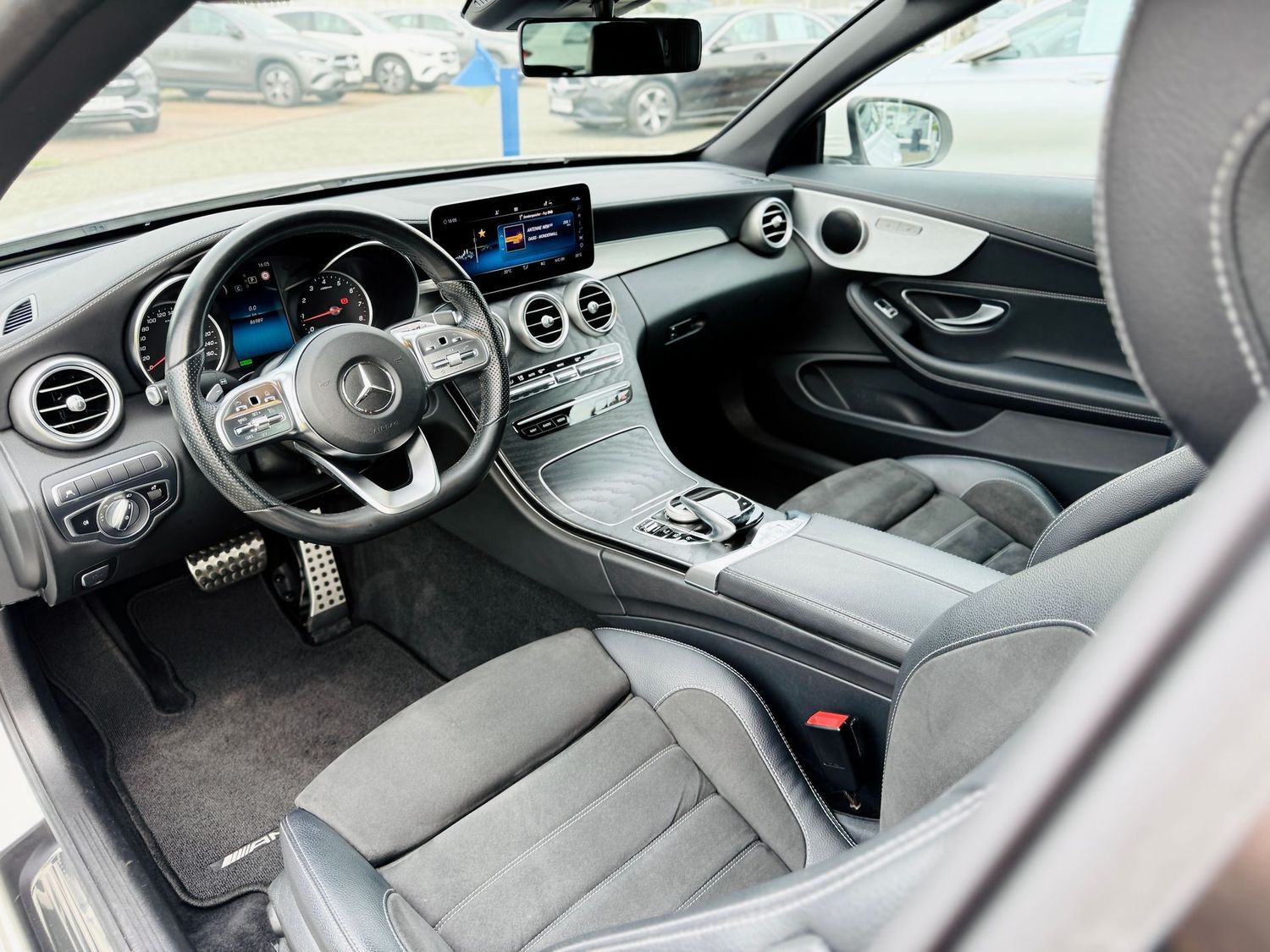 Fahrzeugabbildung Mercedes-Benz C 200 CABRIO AMG, Autom., Multibeam, RFK, Tot, N
