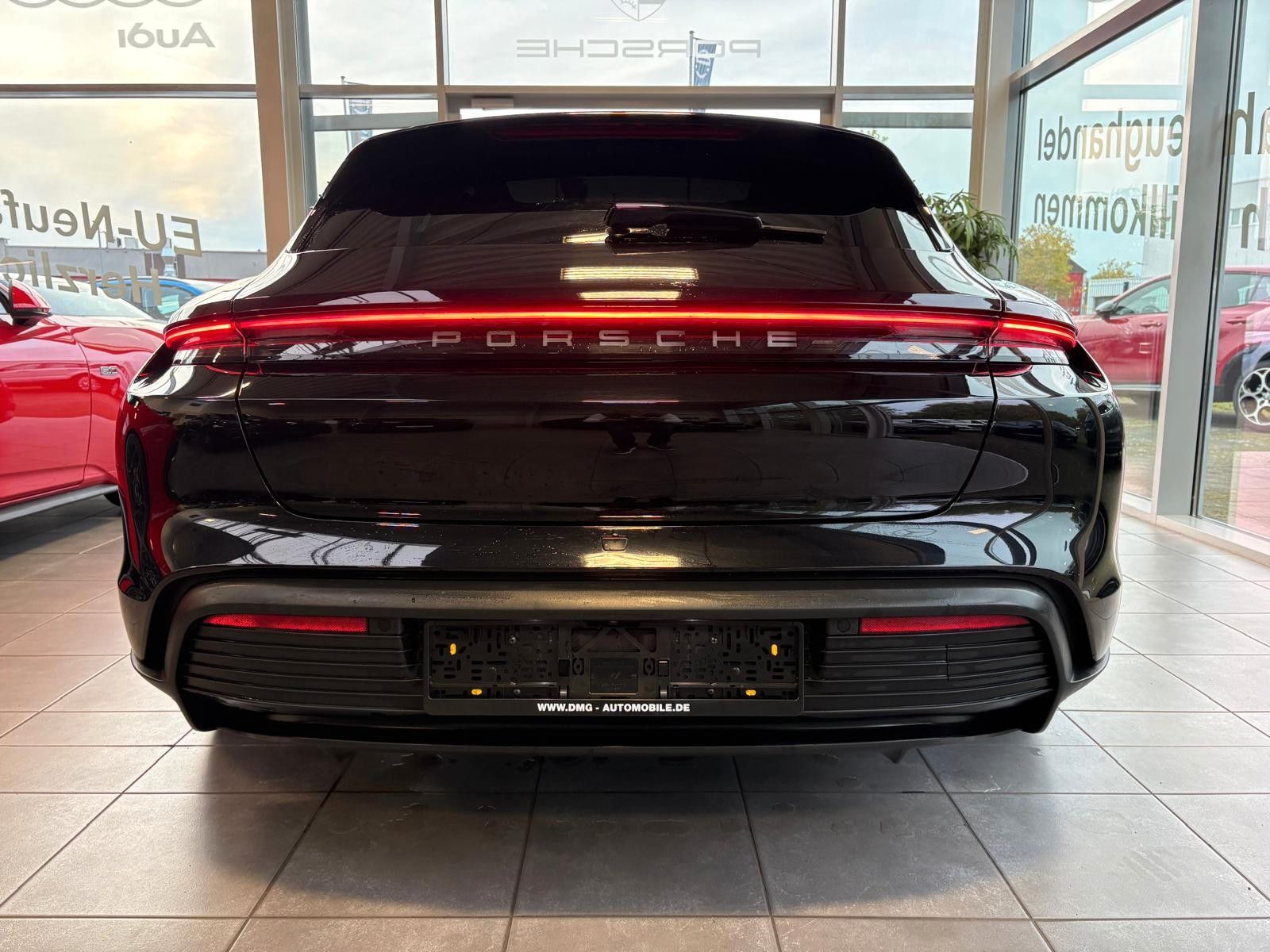 Fahrzeugabbildung Porsche Taycan Sport Turismo/Sportchrono/Bose/Pano/