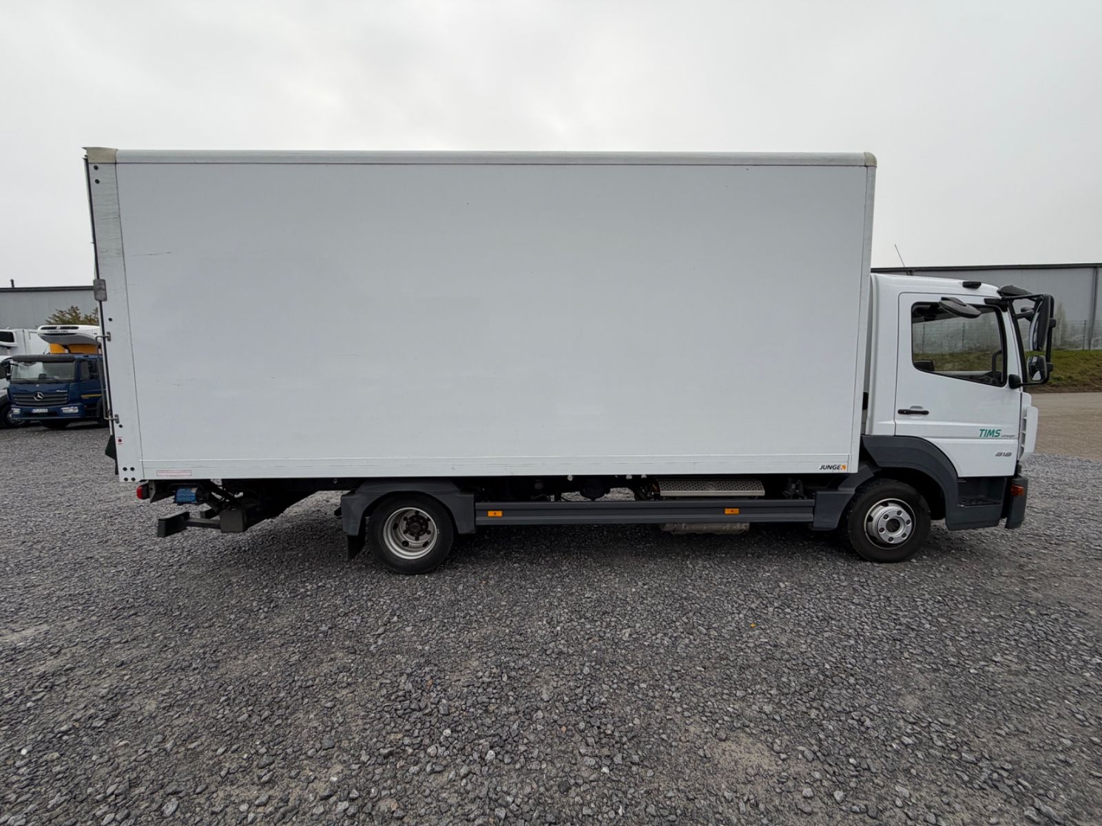 Fahrzeugabbildung Mercedes-Benz Atego 818L Koffer LBW