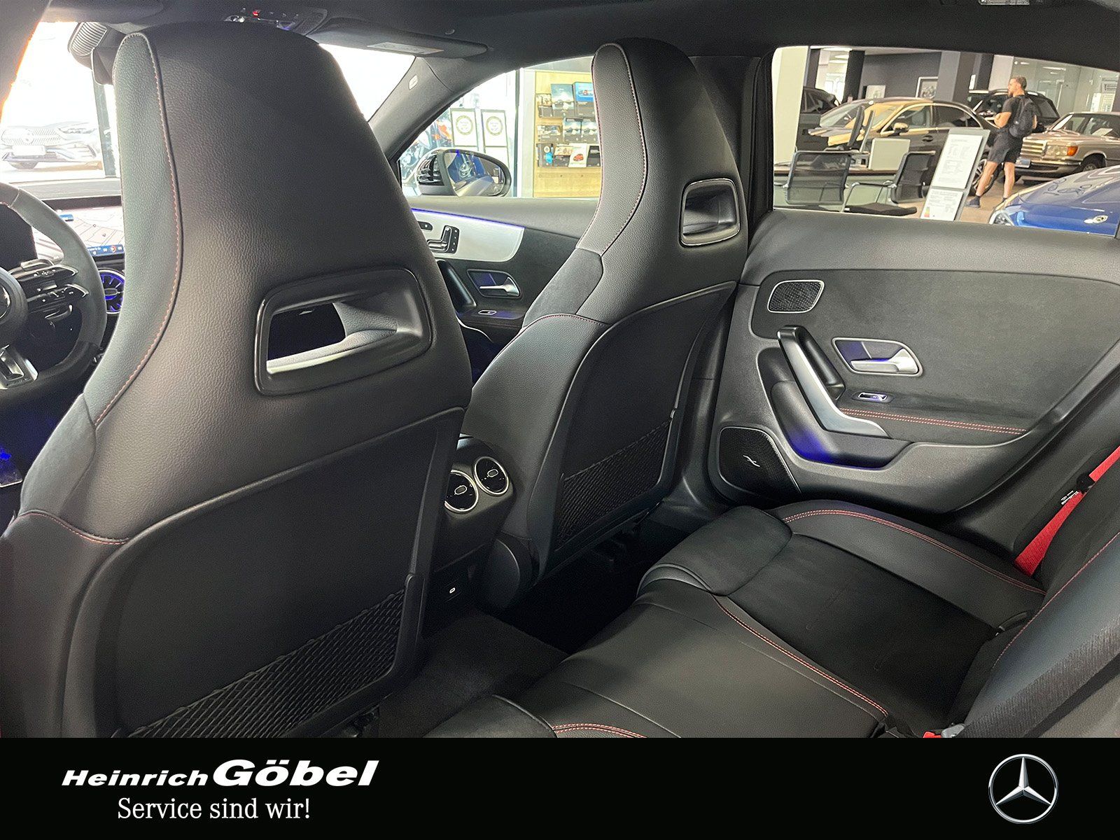 Fahrzeugabbildung Mercedes-Benz A 45 S 4M PANO+HUD+BURMESTER+NIGHT+360°+VMAX-270
