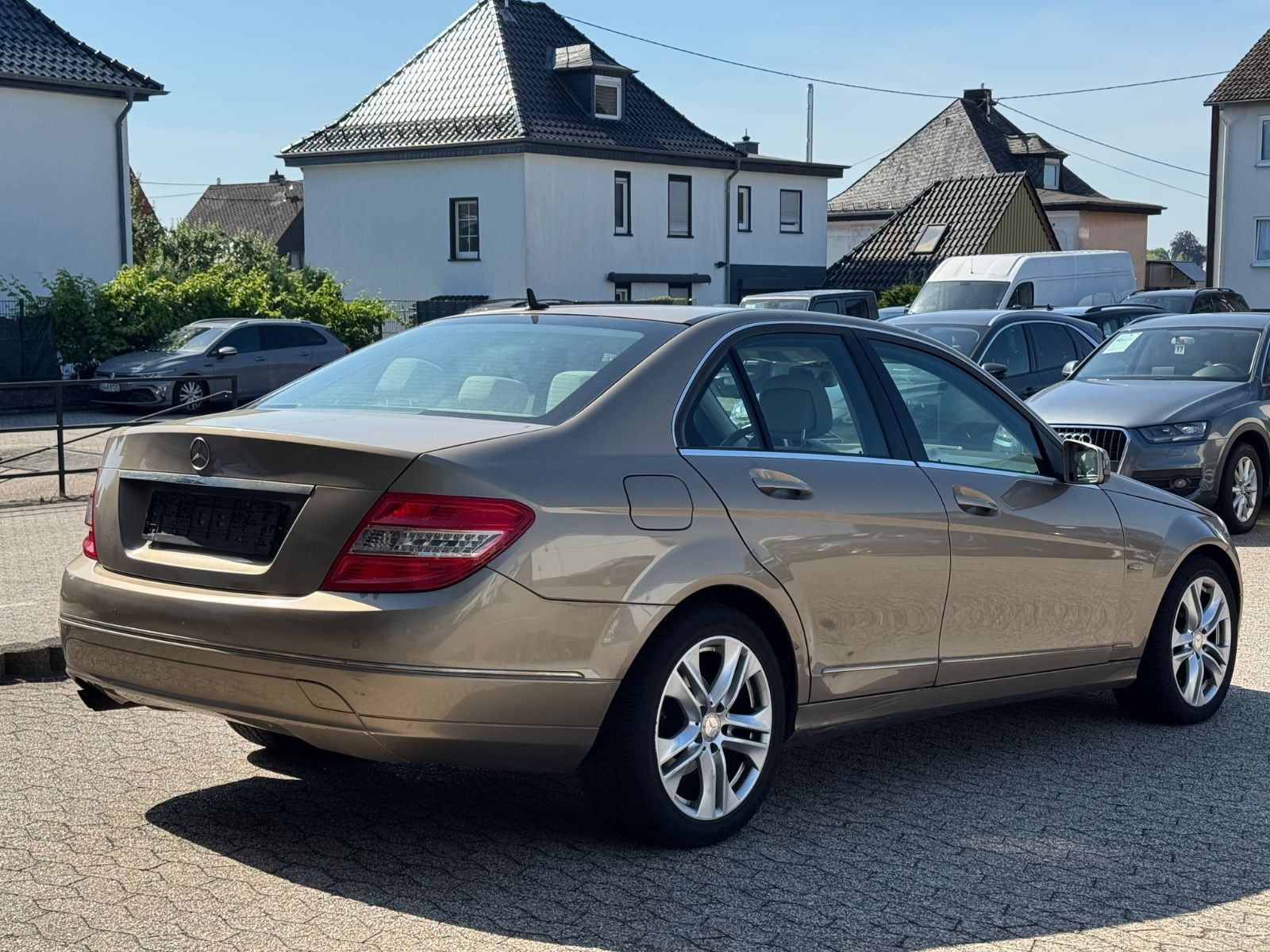 Fahrzeugabbildung Mercedes-Benz C 200 CDI BlueEfficiency/Limousine/TÜV/Xenon