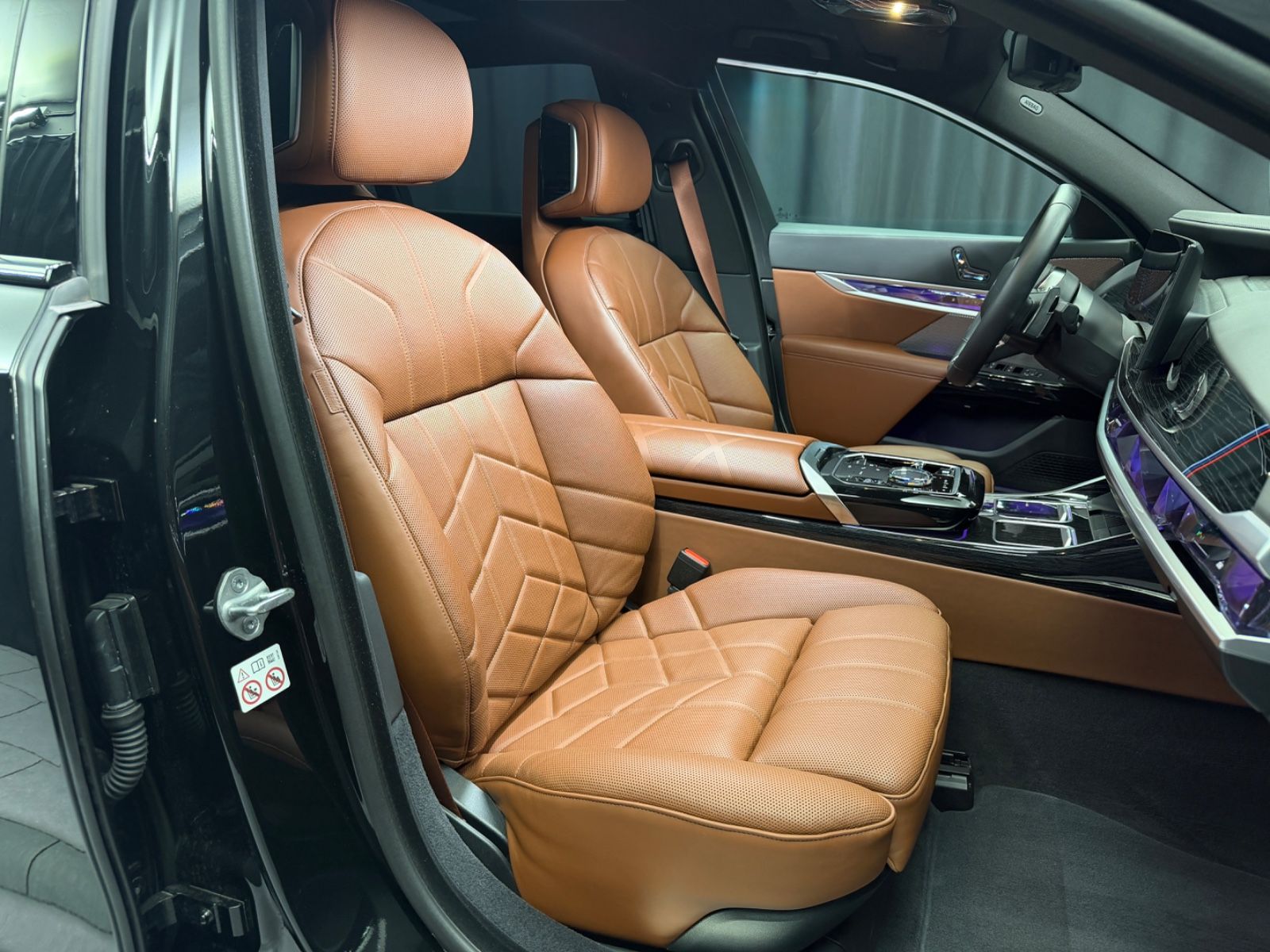 Fahrzeugabbildung BMW 750e xDrive M Sport Pro|TV|B&W|MASSAGE|SKY-LOUNG