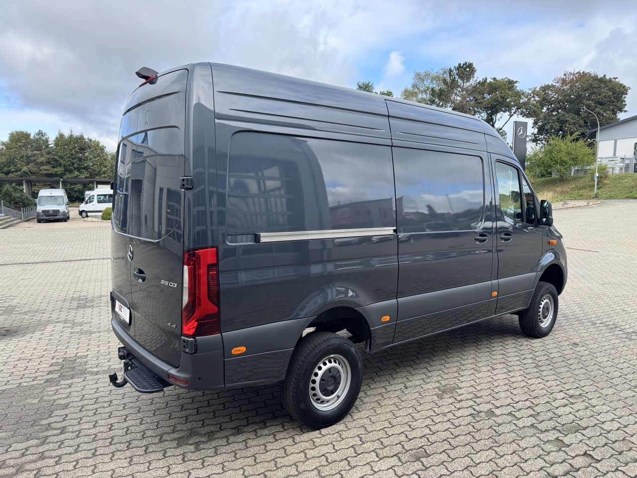 Fahrzeugabbildung Mercedes-Benz Sprinter 319CDI KA 4x4 L2H2 KlimaLED*CAM*AHK2.8T