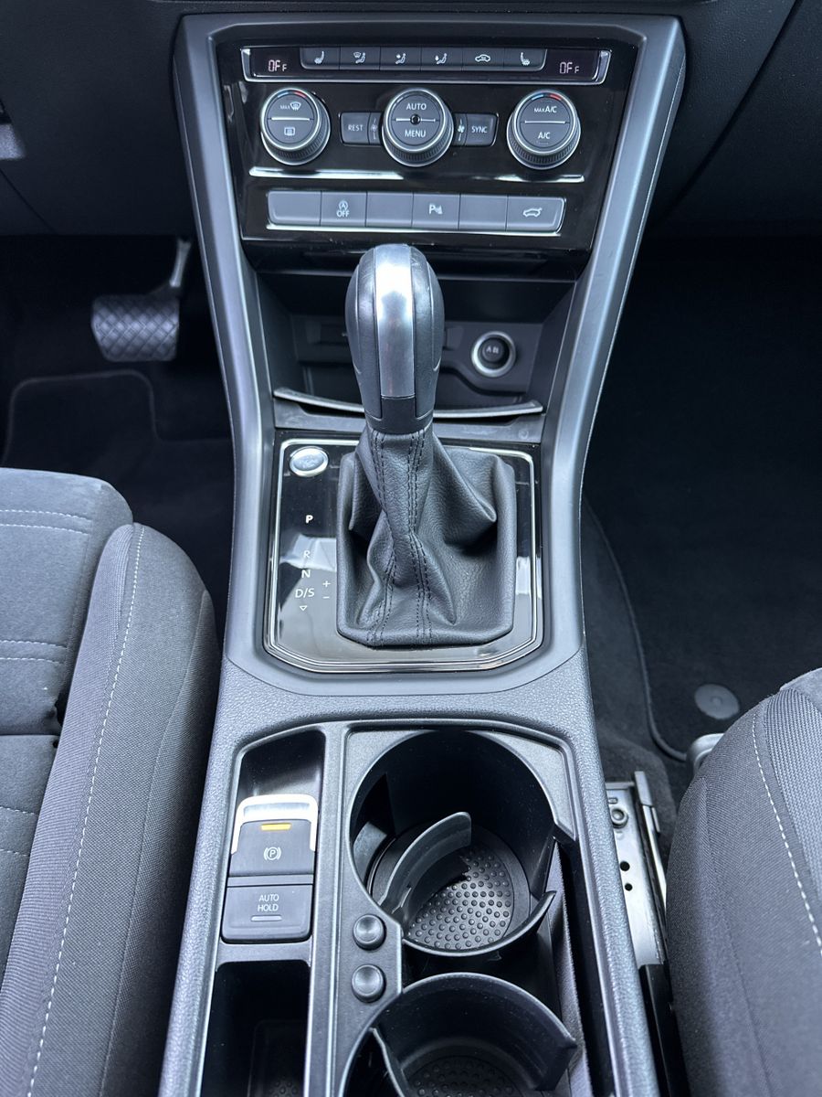 Fahrzeugabbildung Volkswagen Touran 2.0 TDI DSG 7-Sitzer HL NAV+LED+ACC+KAM