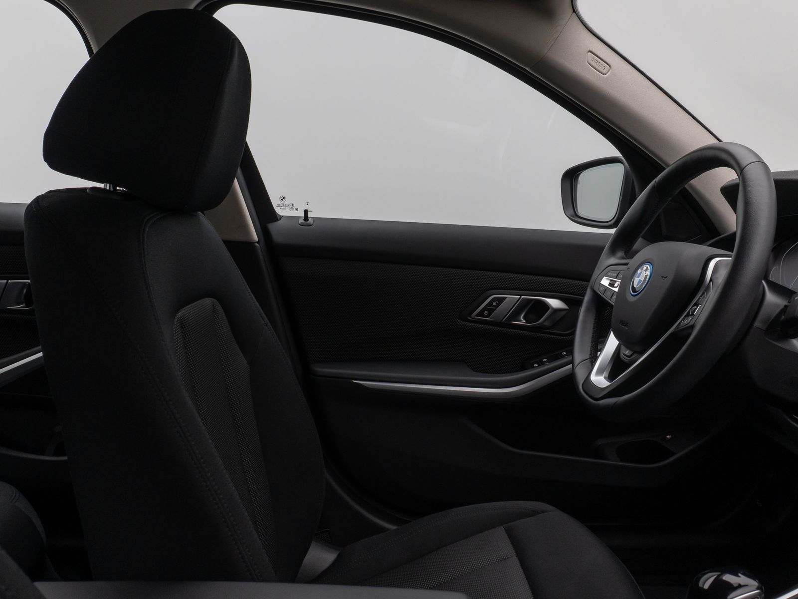 Fahrzeugabbildung BMW 320e Kamera DAB HiFi Lenkradheizung Alarm Parkas