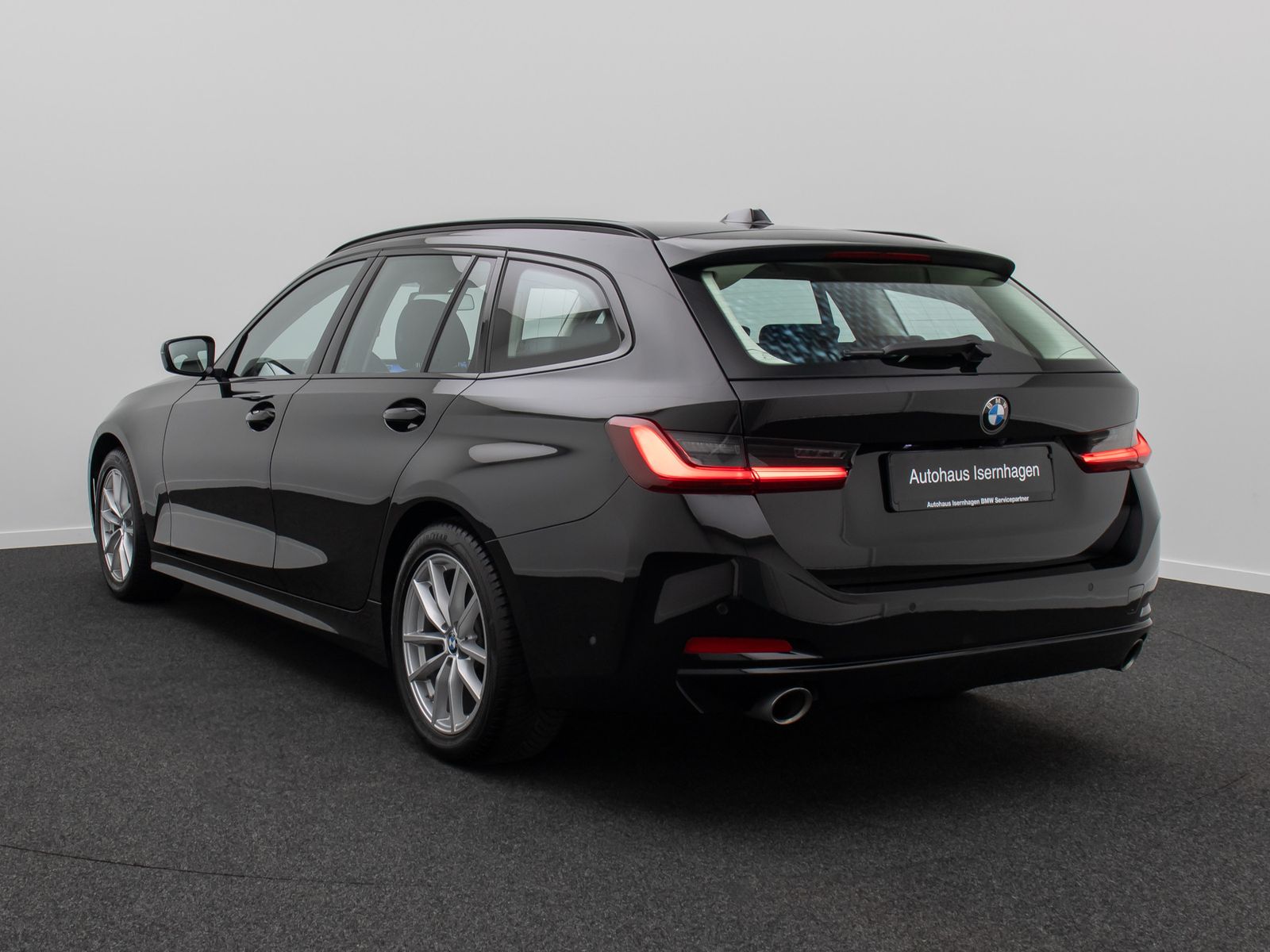 Fahrzeugabbildung BMW 318i GeschwindigReg HUD DAB Kamera LED Sport