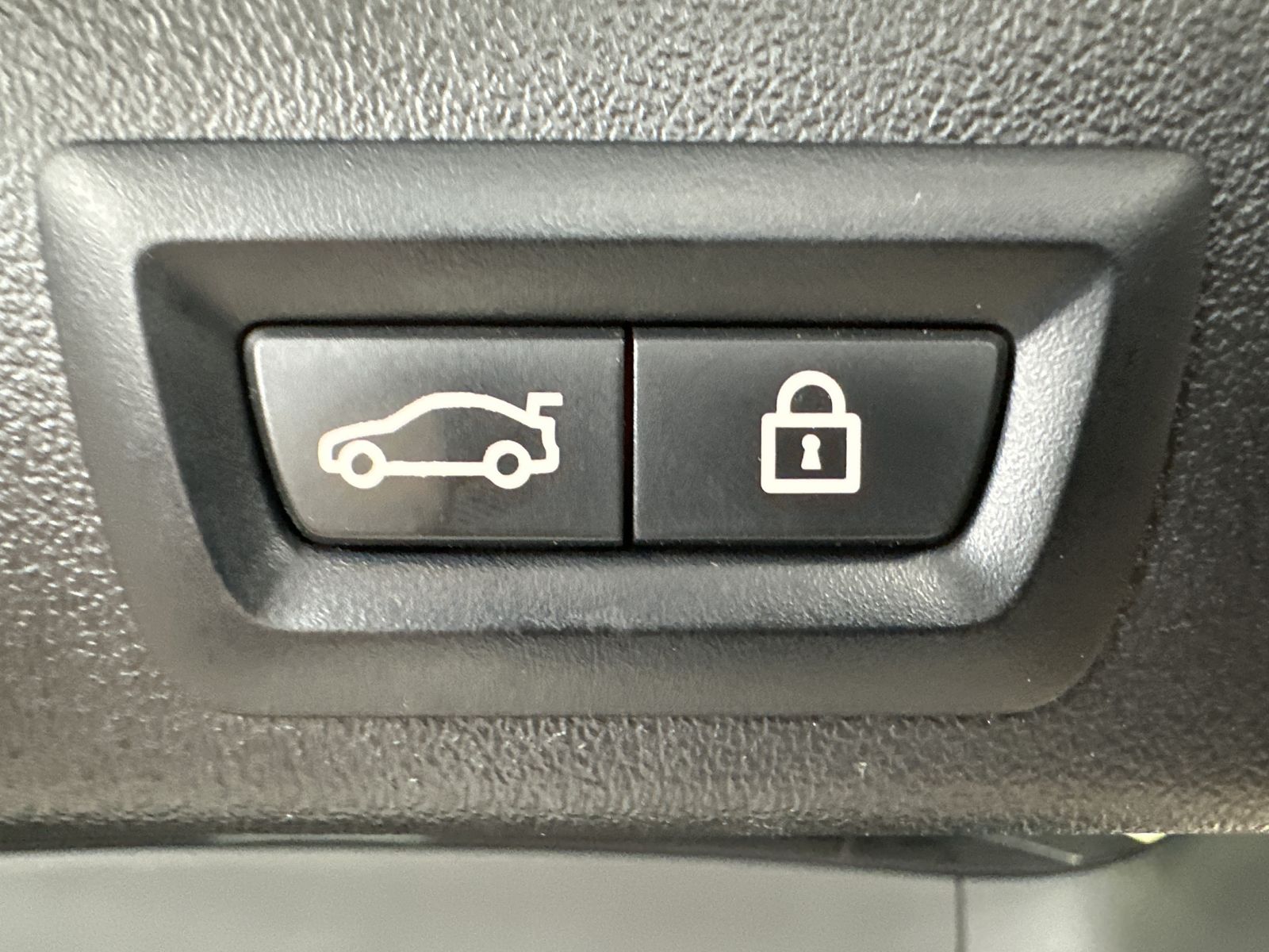 Fahrzeugabbildung BMW X5 xDrive30d M-Sport NAV+LED+AHK+360°+HUD+PANORA