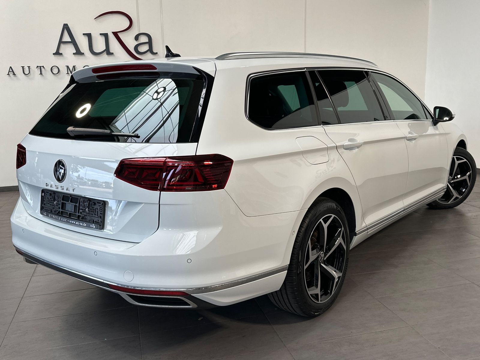 Fahrzeugabbildung Volkswagen Passat Variant 2.0 TDI DSG Elegance NAV+LED+PANO