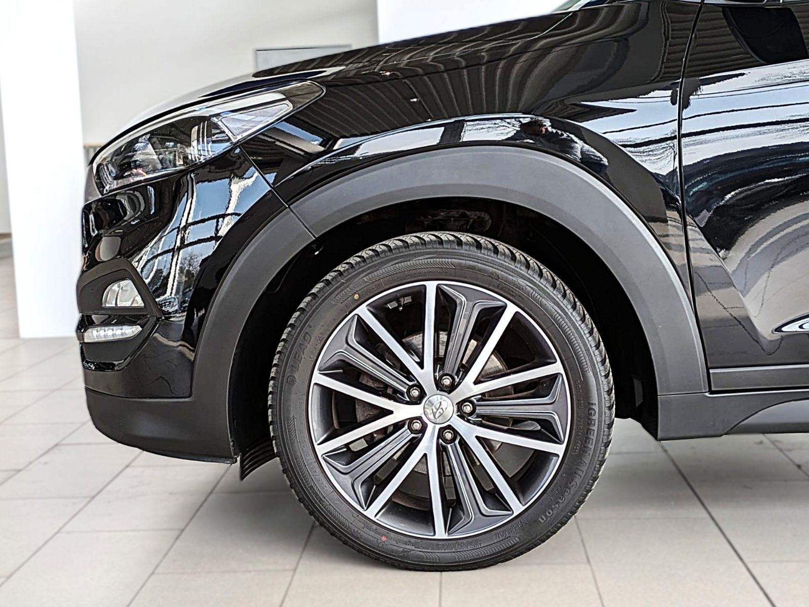 Fahrzeugabbildung Hyundai TUCSON 1.6i DTC PASSION SITZHZ ANDROID NAVI CAM