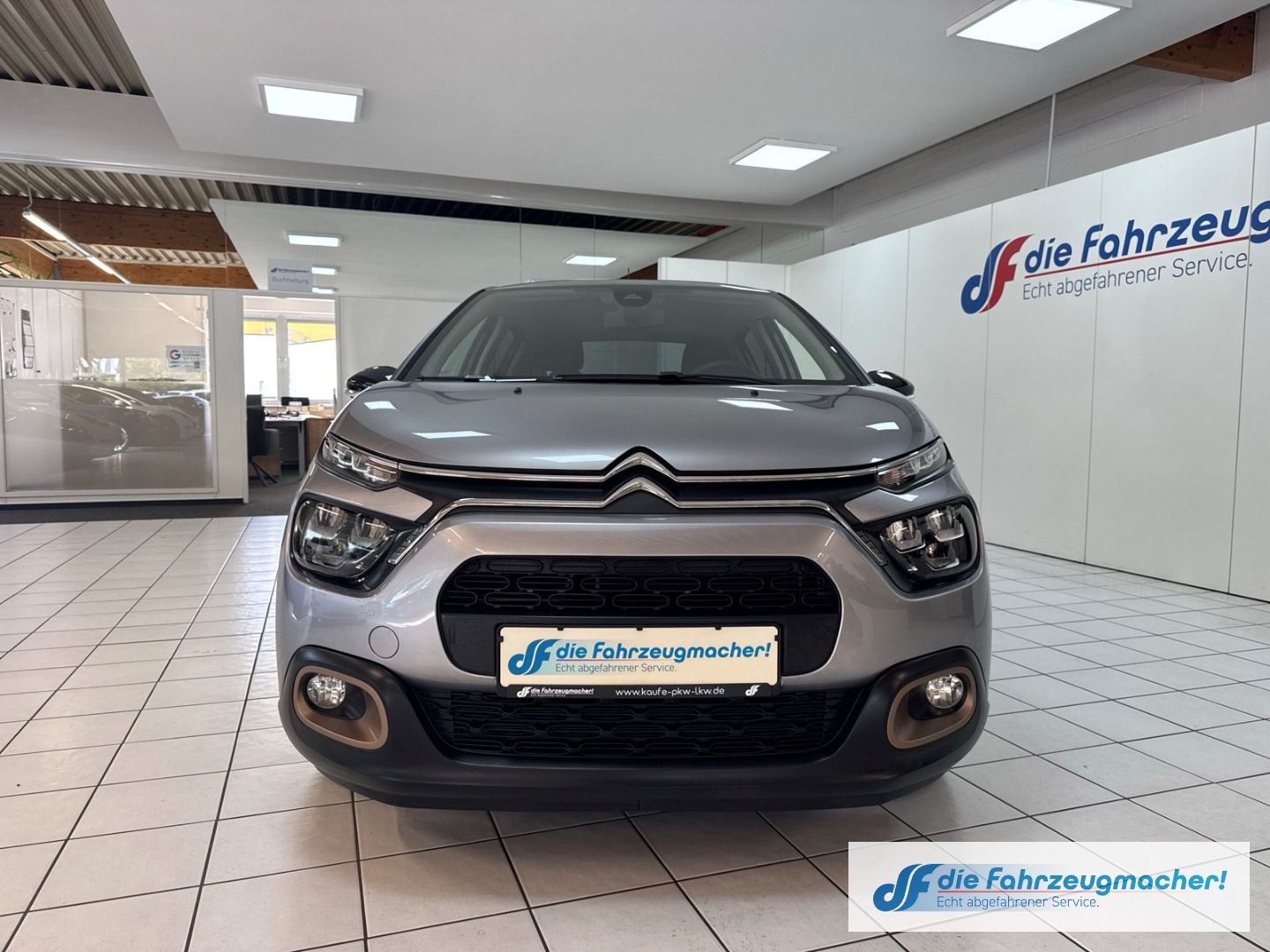 Fahrzeugabbildung Citroën C3 C-Series 1.2 PureTech LED Klimaautom DAB SHZ