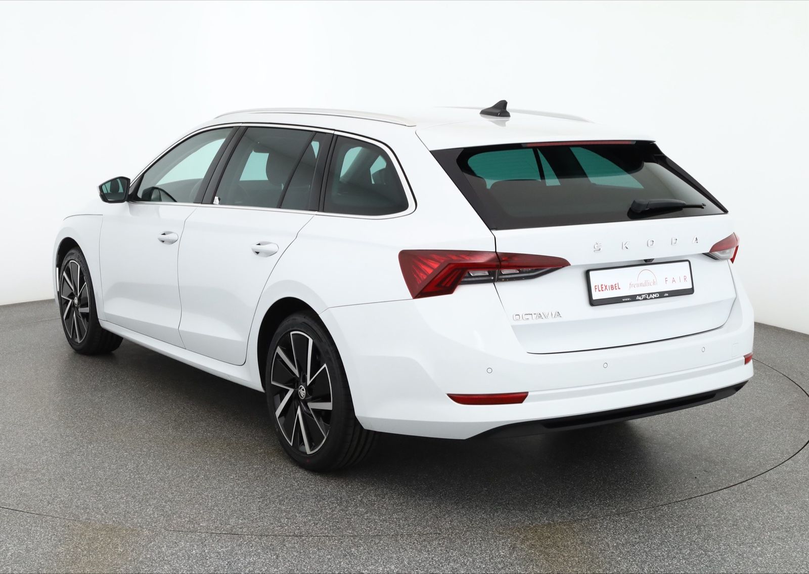 Skoda Octavia Combi 1.5 TSI Style LED Navi ACC Kamera foto 3