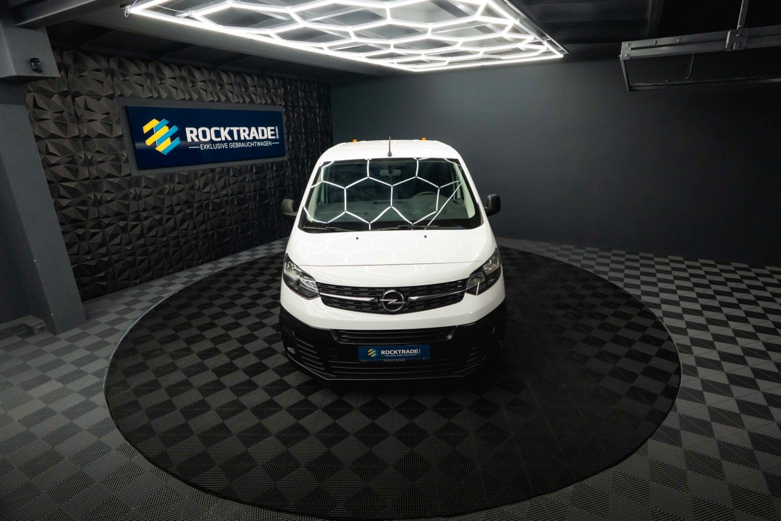 Fahrzeugabbildung Opel Vivaro Kombi S | 9 Sitze | Klima | DAB | TÜV NEU