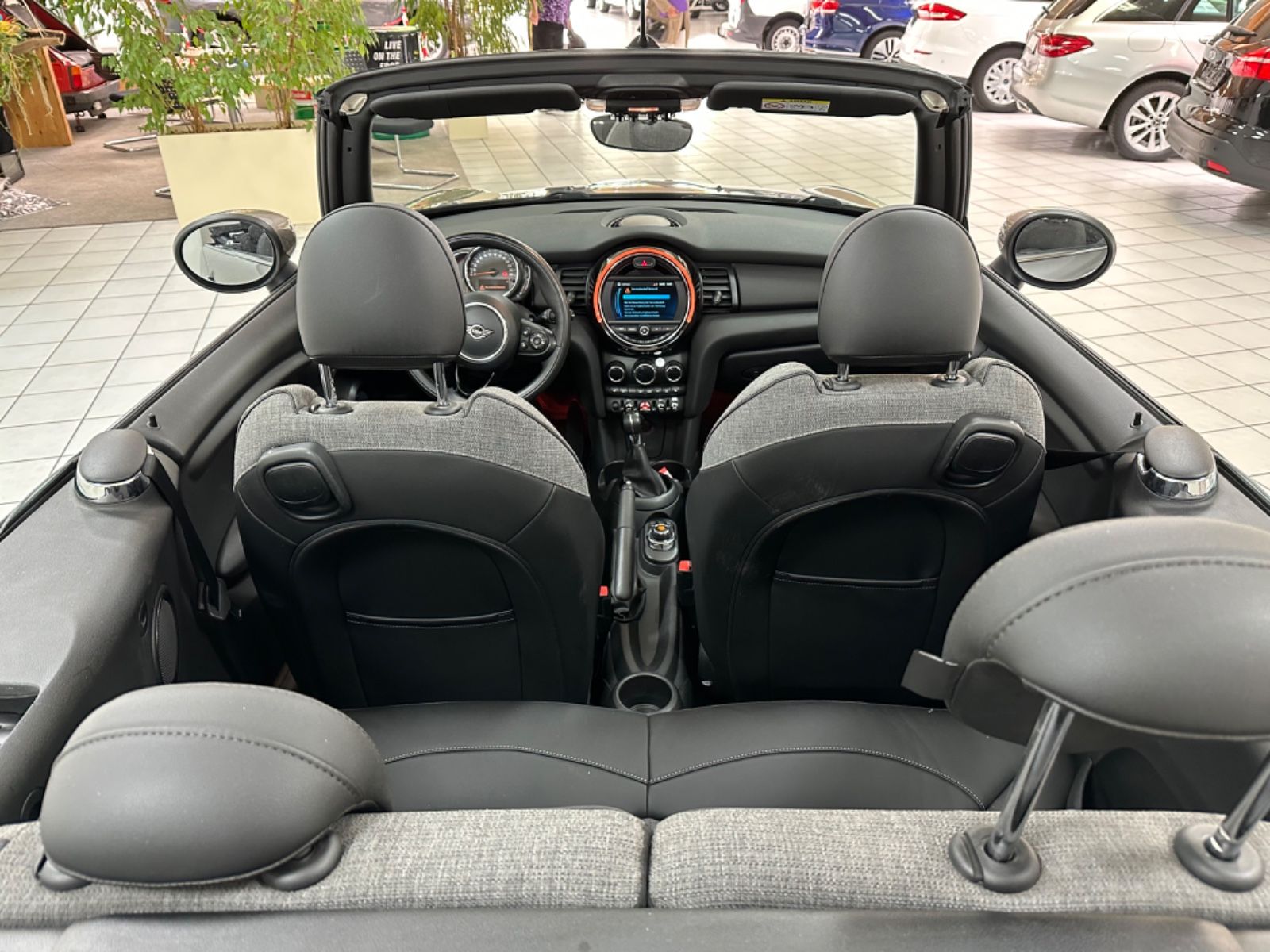 Fahrzeugabbildung MINI MINI ONE Cabrio
