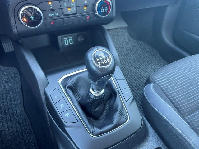 Fahrzeugabbildung Ford Focus Cool & Connect Kamera LED Navi PDC