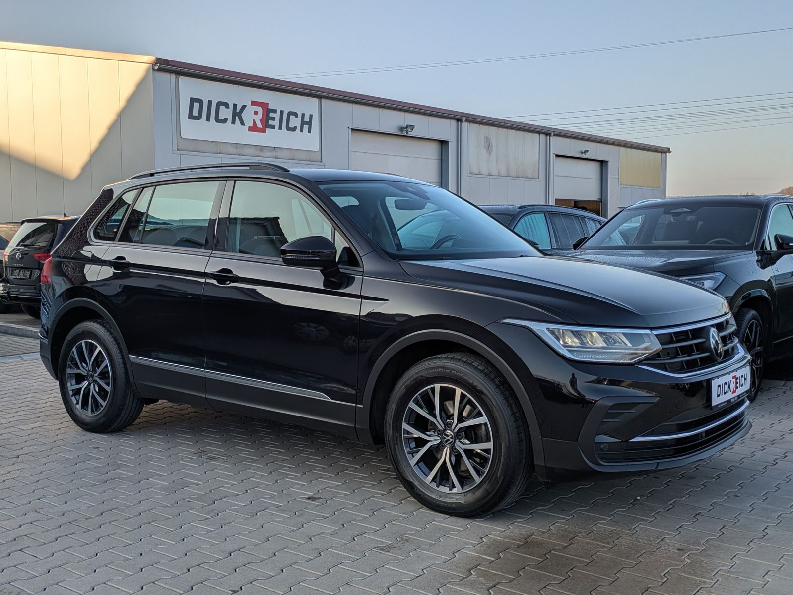 Fahrzeugabbildung Volkswagen Tiguan 2.0 TDI Life LED*AHK*ACC*SHZ*NAVI*APP