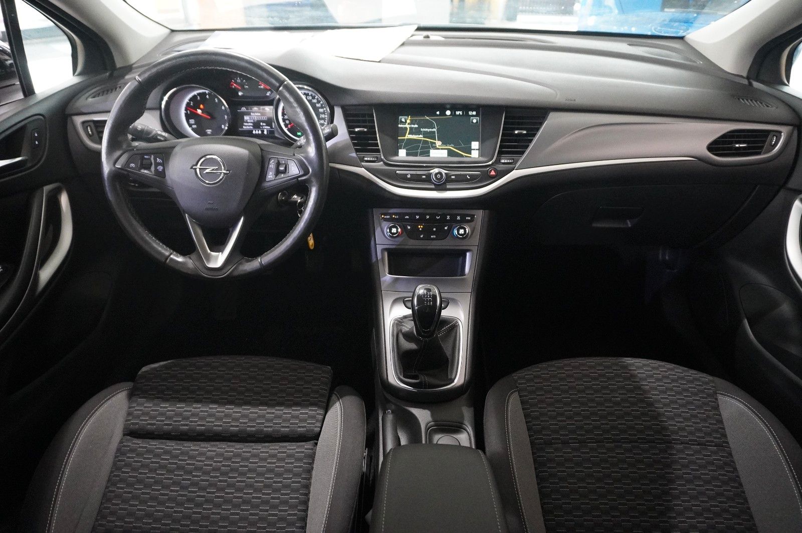Fahrzeugabbildung Opel Astra K ST 1.2T EDITION NAVI/LED/KAMERA/SHZ/DAB+