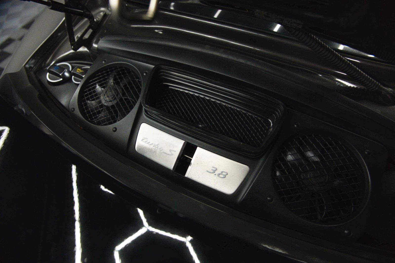 Fahrzeugabbildung Porsche 991 911 Turbo S Coupe Chrono+ | Ceramic | Carbon