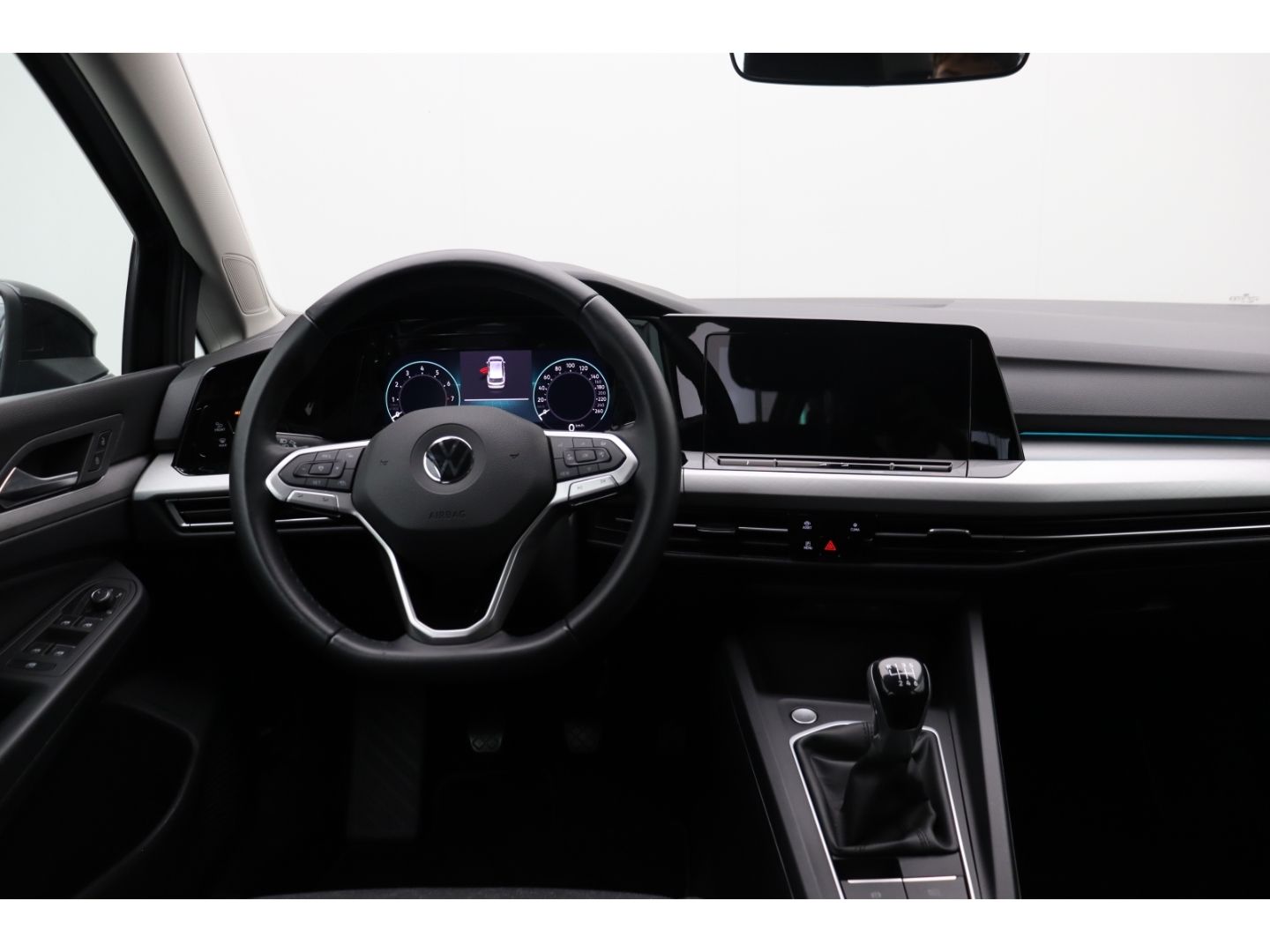 Fahrzeugabbildung Volkswagen Golf VIII Variant Life AHK SHZ ACC