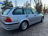 BMW 318 Touring 85 KW Klimaautomatik PDC AHK - BMW 318 aus 2003