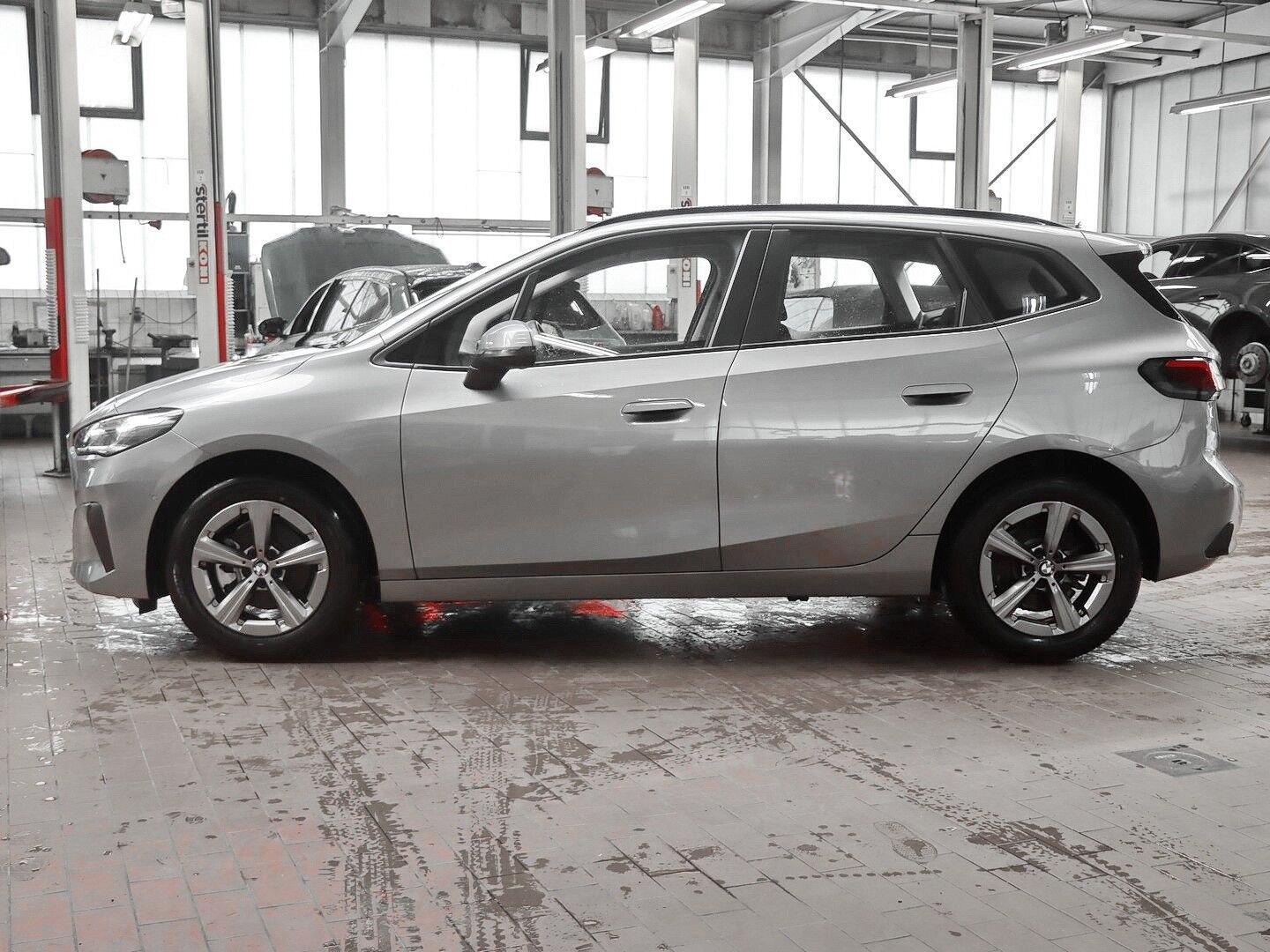 BMW 218i Active Tourer SH LED AHK Head-Up