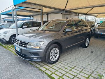 Volkswagen Tiguan - 1