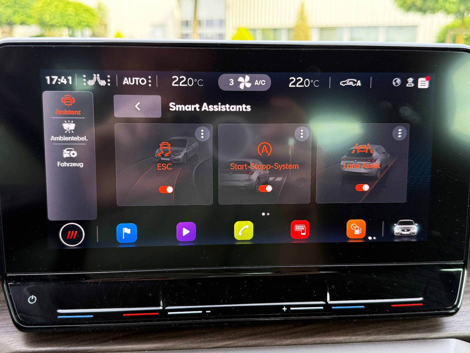 Fahrzeugabbildung SEAT Leon Xcellence 1.5TSI LED ACC KAM PDC AHK SHZ BT