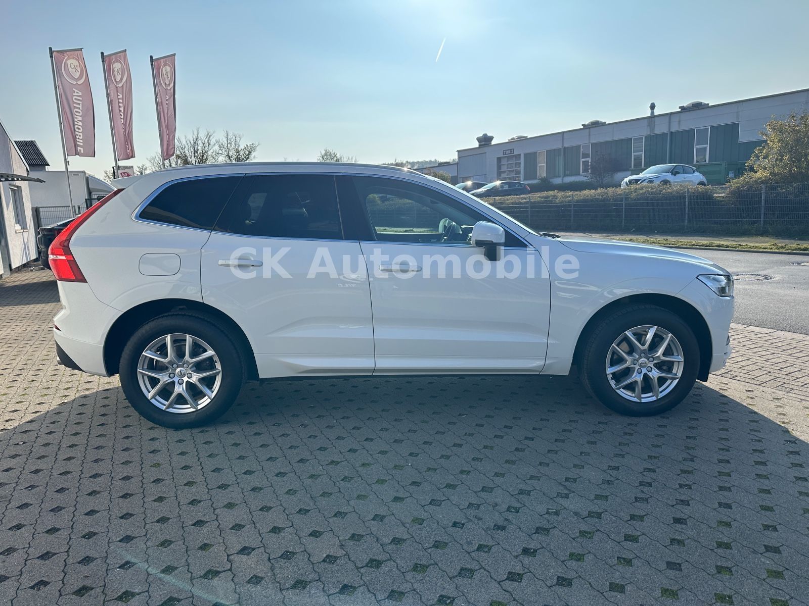 Fahrzeugabbildung Volvo XC60 B4 Momentum Pro AWD/Navi/Leder/Pano/LED/Kam