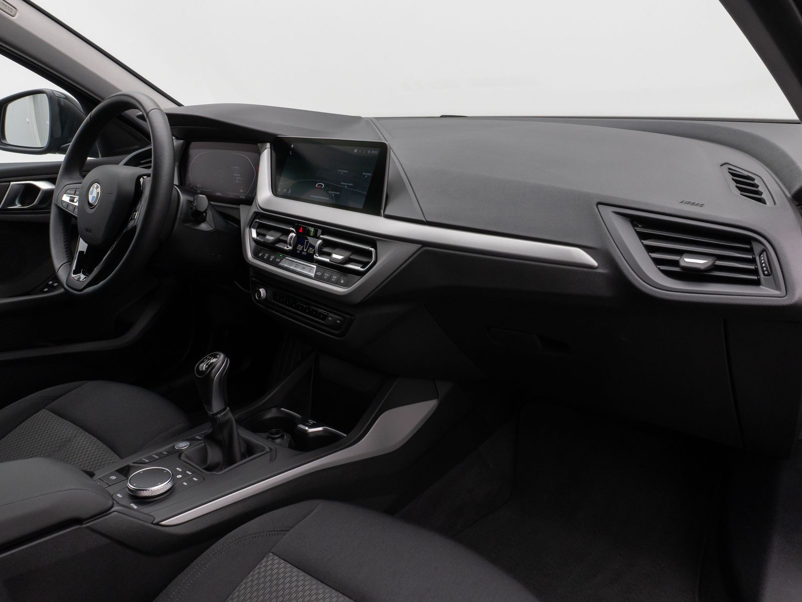 Fahrzeugabbildung BMW 118i PDC DAB CockPitPro AHKFernlichtassistent