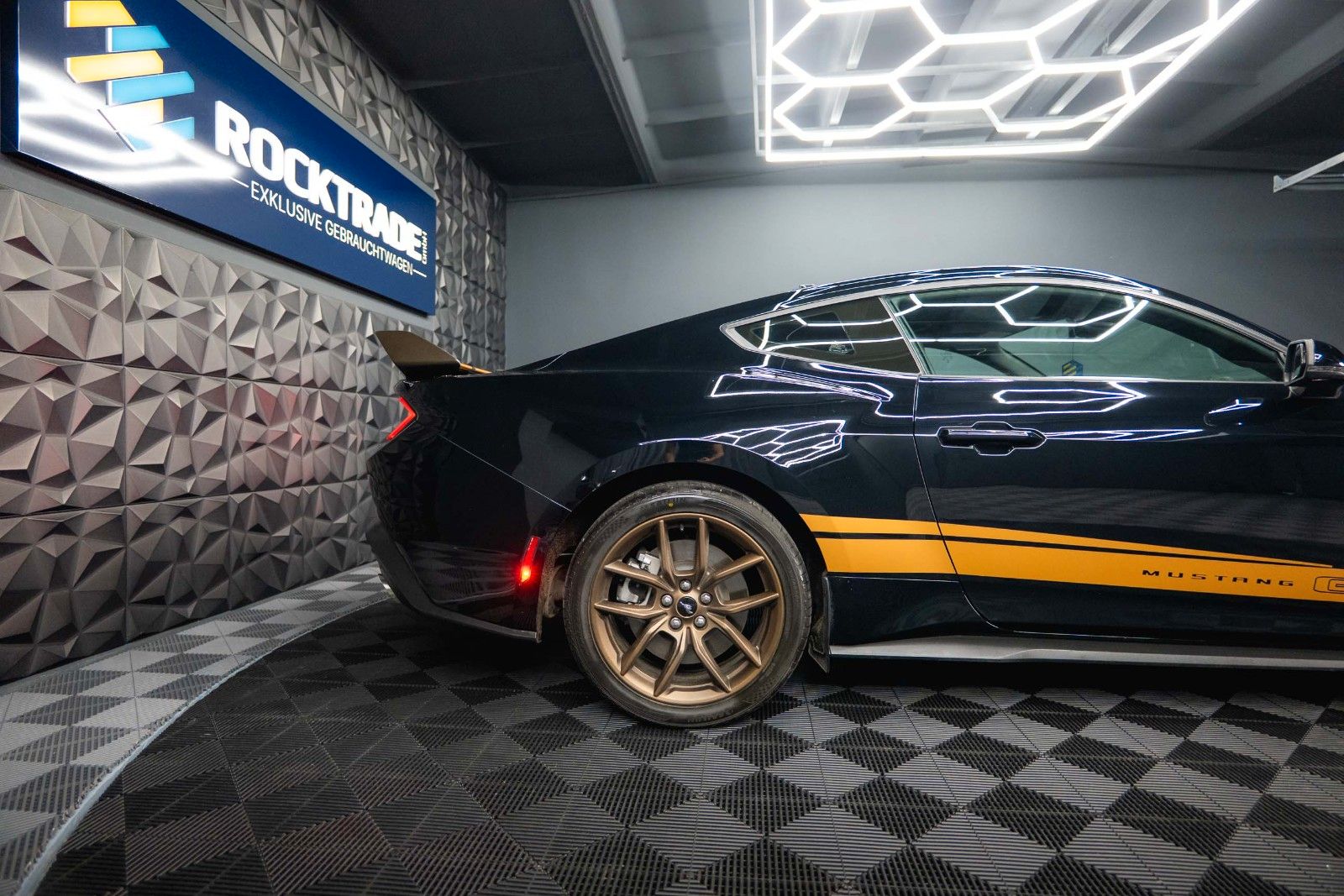 Fahrzeugabbildung Ford Mustang Fastback 5.0 Ti-VCT V8 Dark Horse 6-Gang