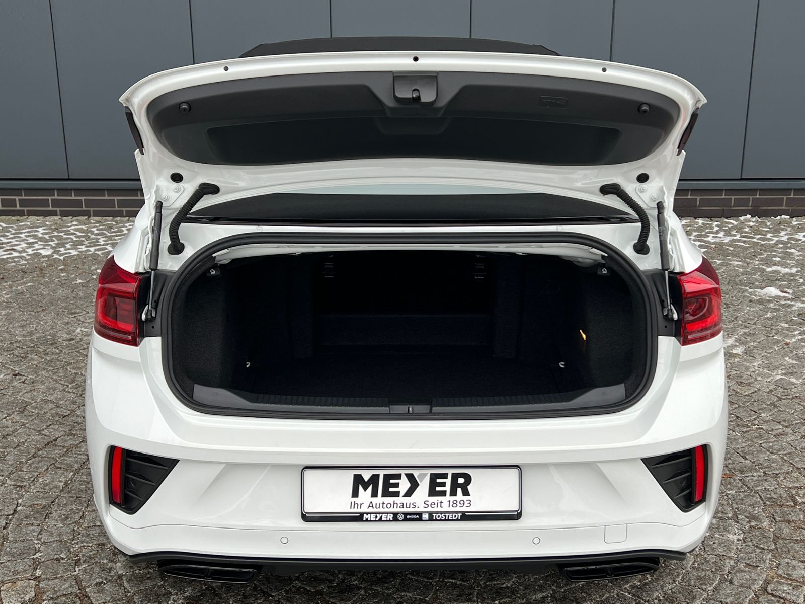 Fahrzeugabbildung Volkswagen T-Roc Cabriolet R-Line 1.5 TSI DSG *AHK, LED, Bl