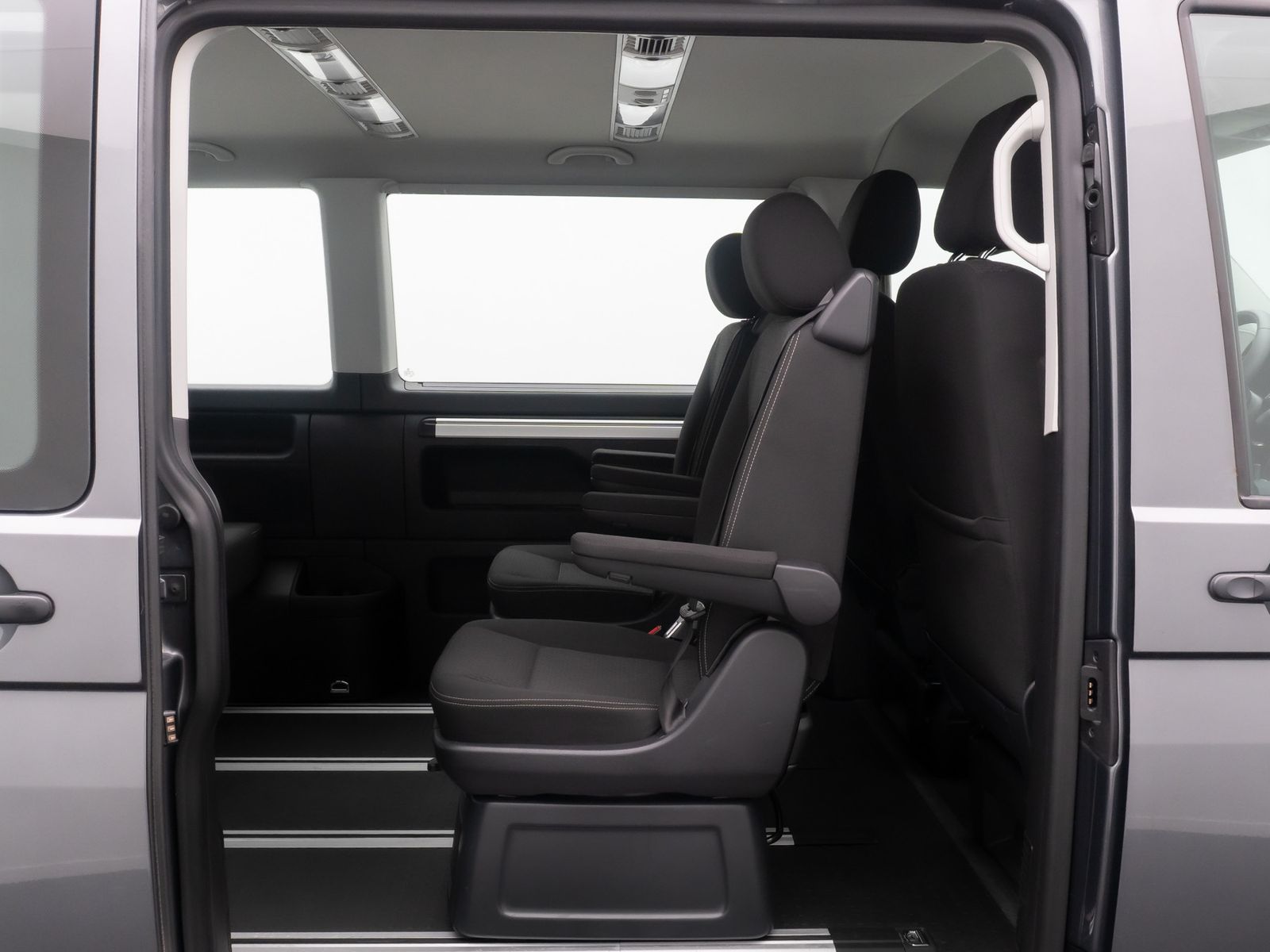 Fahrzeugabbildung Volkswagen T6 Multivan PDC Standhzg Sitzhzg Navi 7Sitz