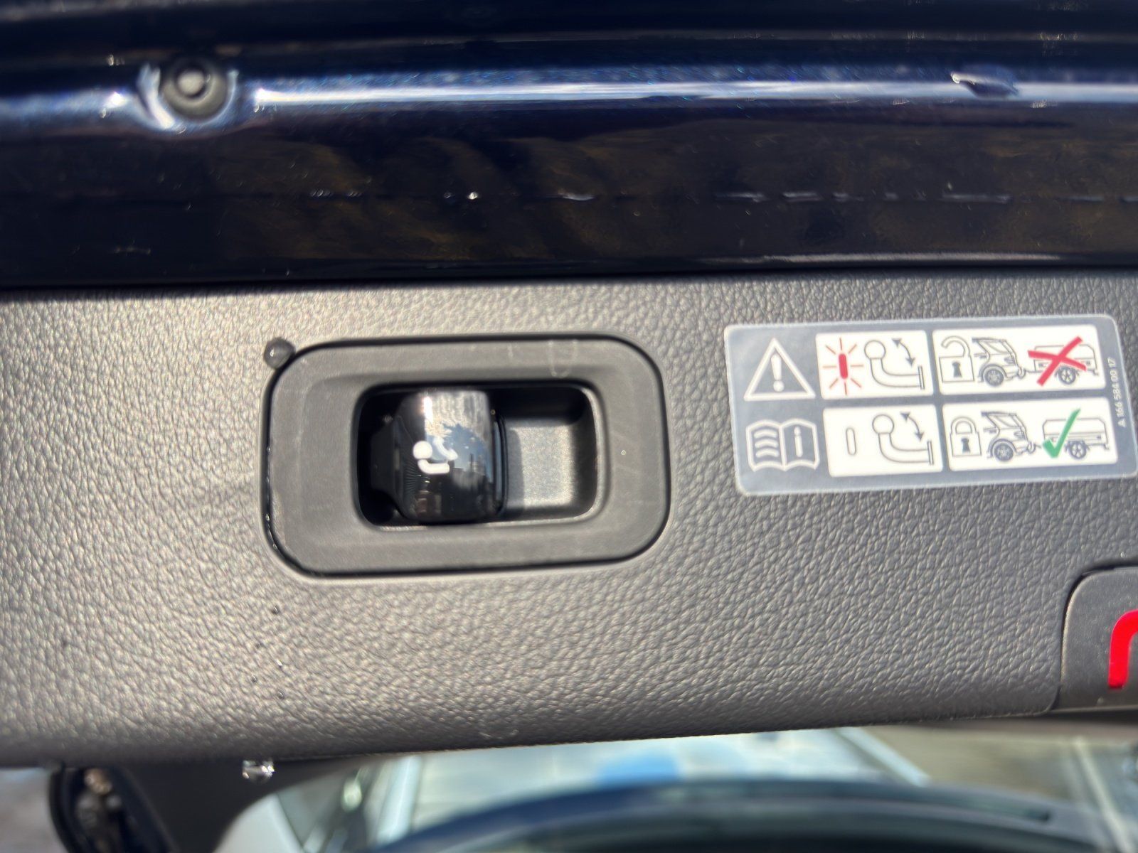 Fahrzeugabbildung Mercedes-Benz C 220d T Avantg 19"AMG Standhz AHK KeyGo HUD HAL