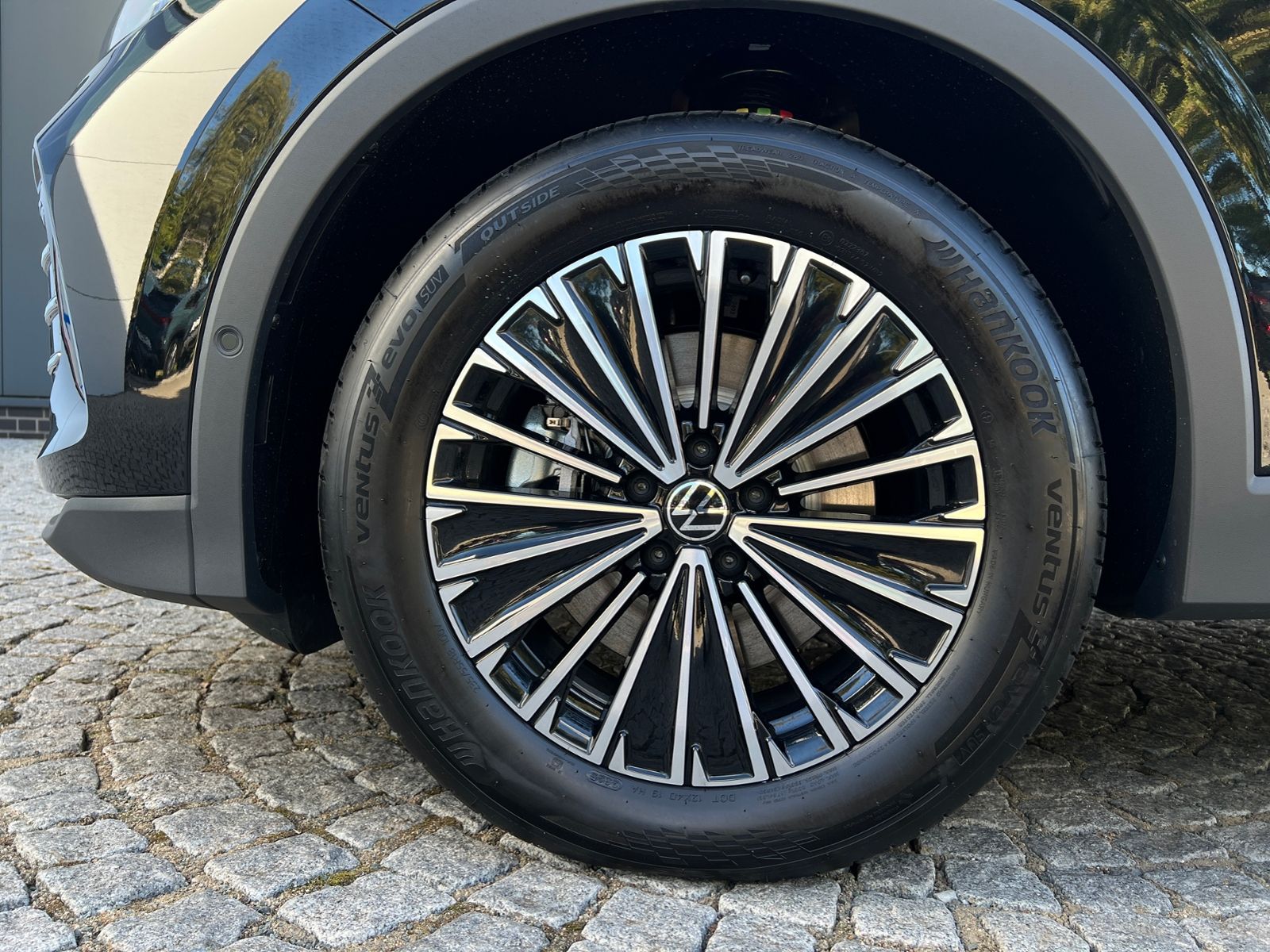 Fahrzeugabbildung Volkswagen Tiguan Elegance 2.0 TDI DSG *AHK, IQ.Light, LM'-