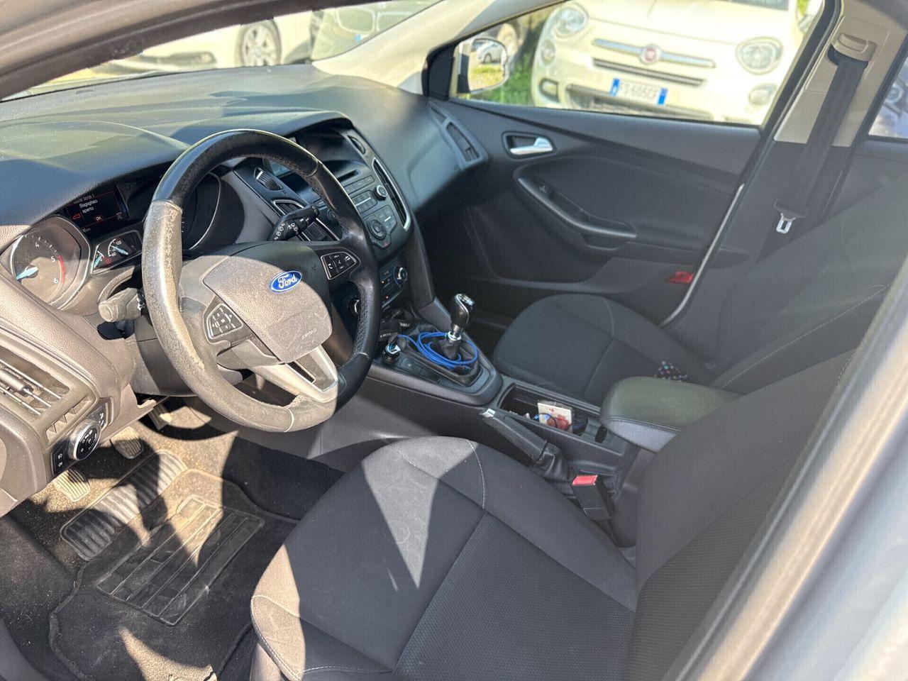 Ford Focus 2015 — photo 10