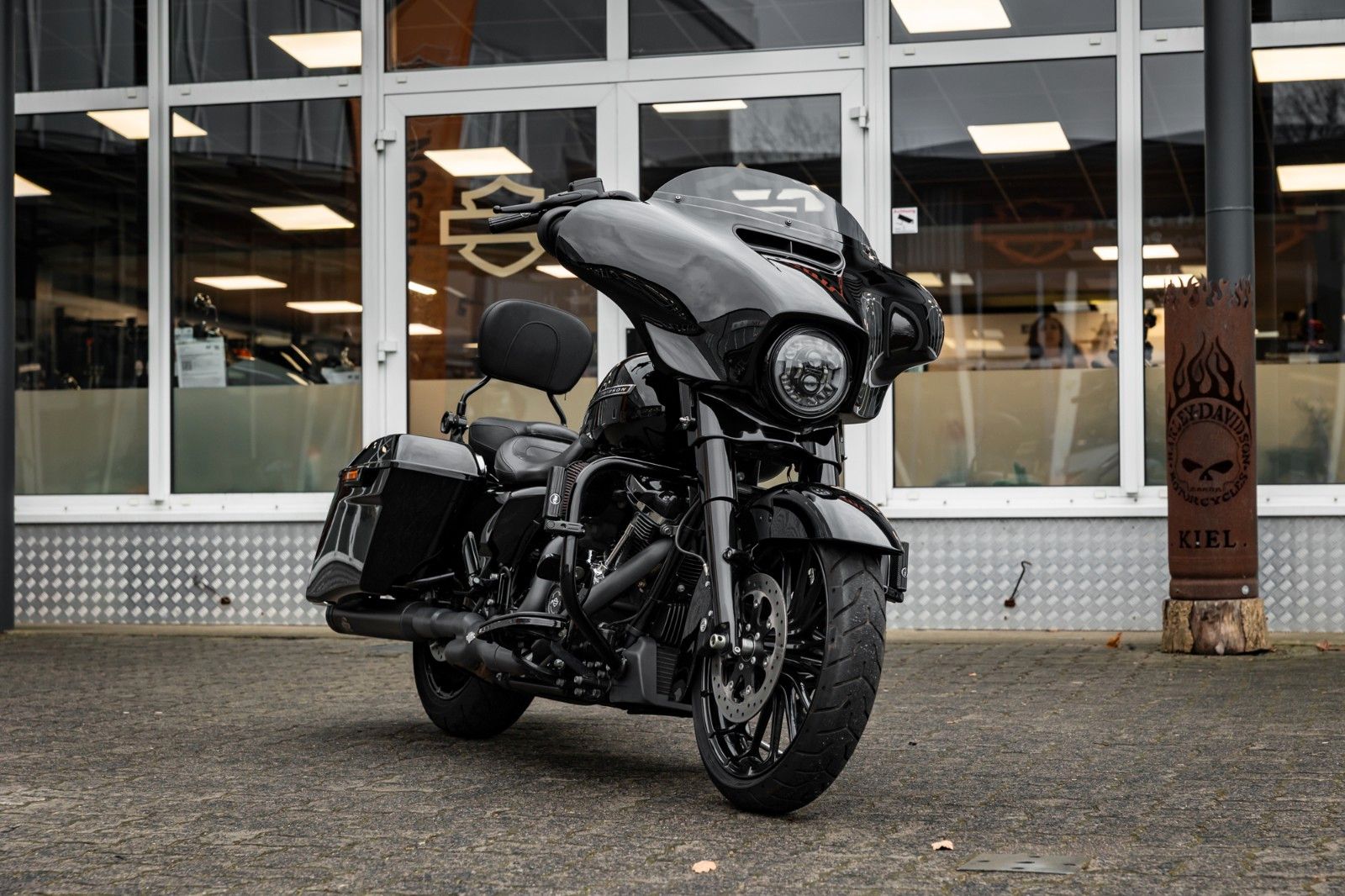 Fahrzeugabbildung Harley-Davidson FLHXS Street Glide 114 cui - Jekill & Hyde -