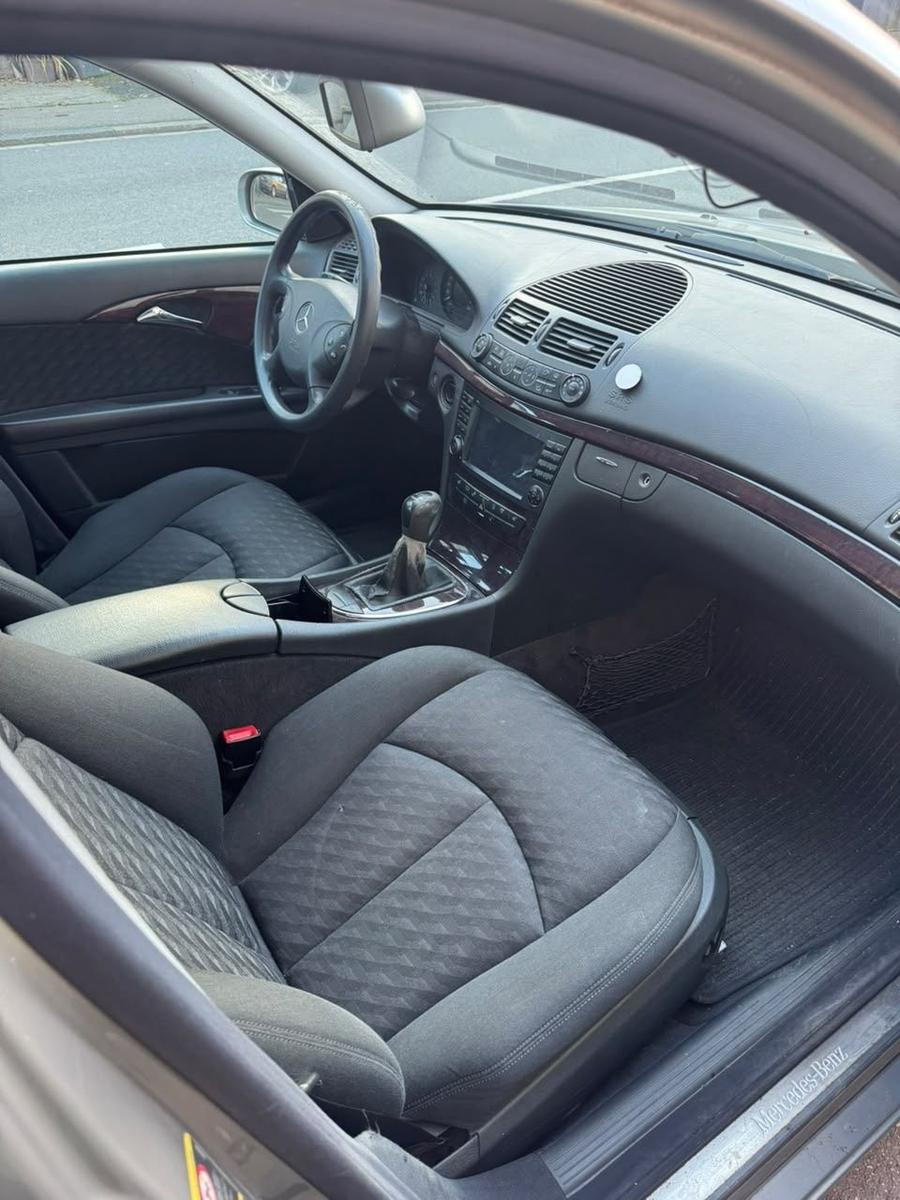 Mercedes-Benz E220 2004 — photo 5