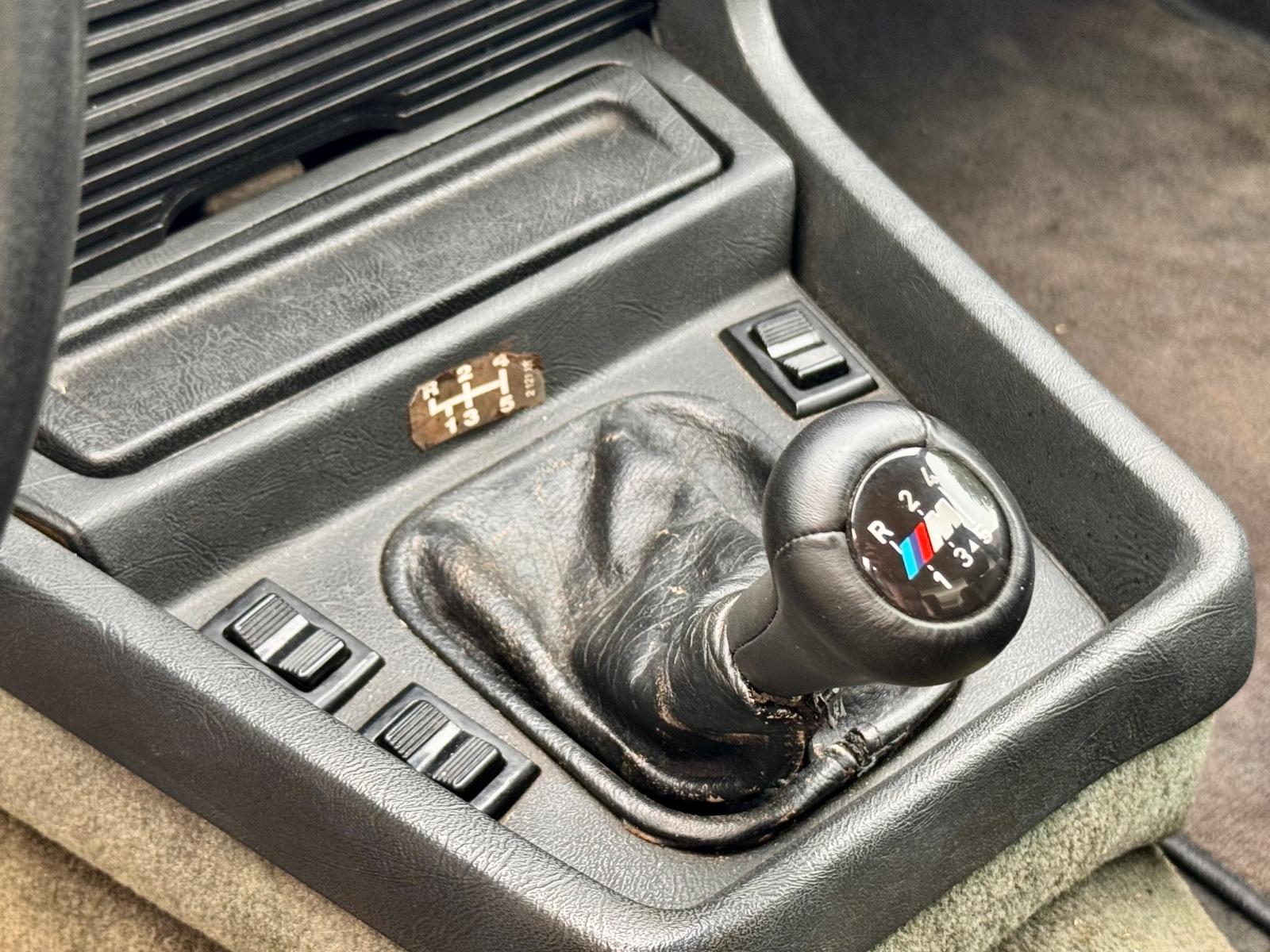 BMW Série 635 CSI E24 218ch - BVM 5 Raports - Imatriculation H - CT récent - Entretien complet