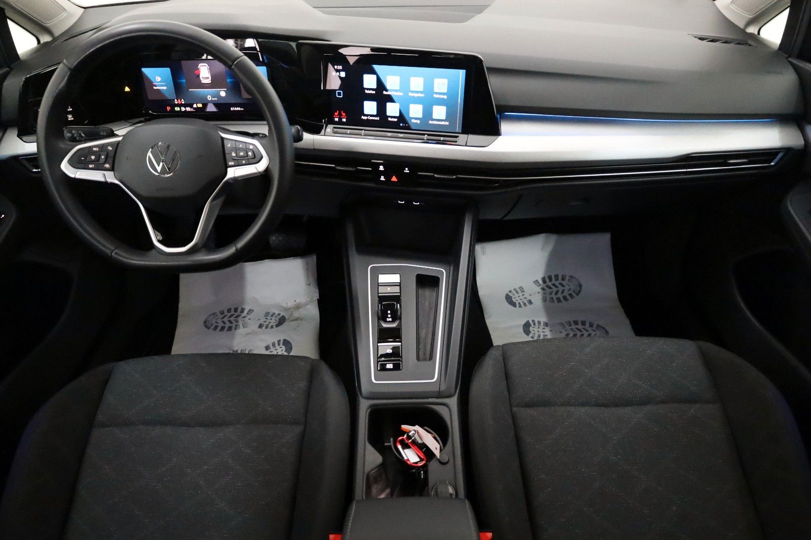 Fahrzeugabbildung Volkswagen Golf VIII Variant Life Navi,LED,SH,PDC,ACC,SR+WR