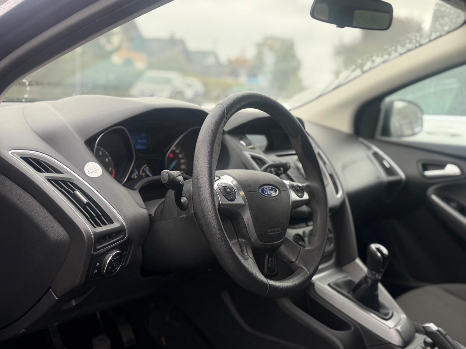 Ford Focus 2012 — photo 24