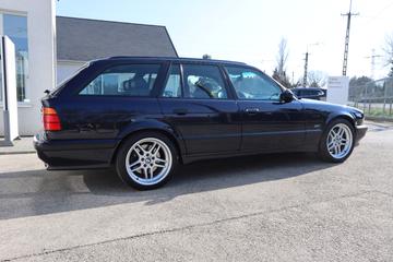 صورة 8 لـ 1994 BMW M5
