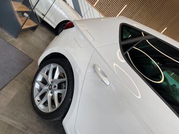 Seat Leon FR *LED*NAVI*SZHZ*TEMPOMAT*SPORTSITZE*TOUCH