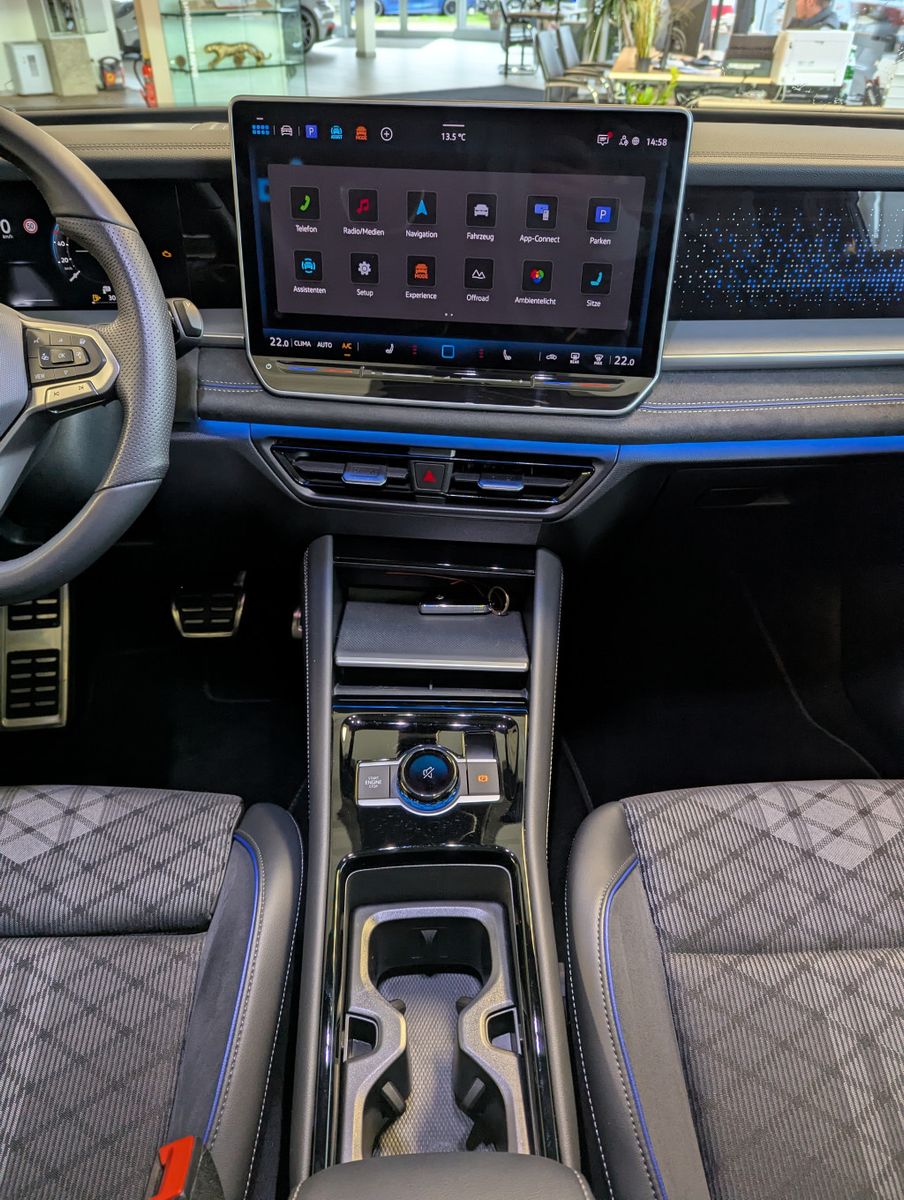 VW Tayron 2.0 4M R-Line Launch Pano Matrix AHK 20" - Image 24