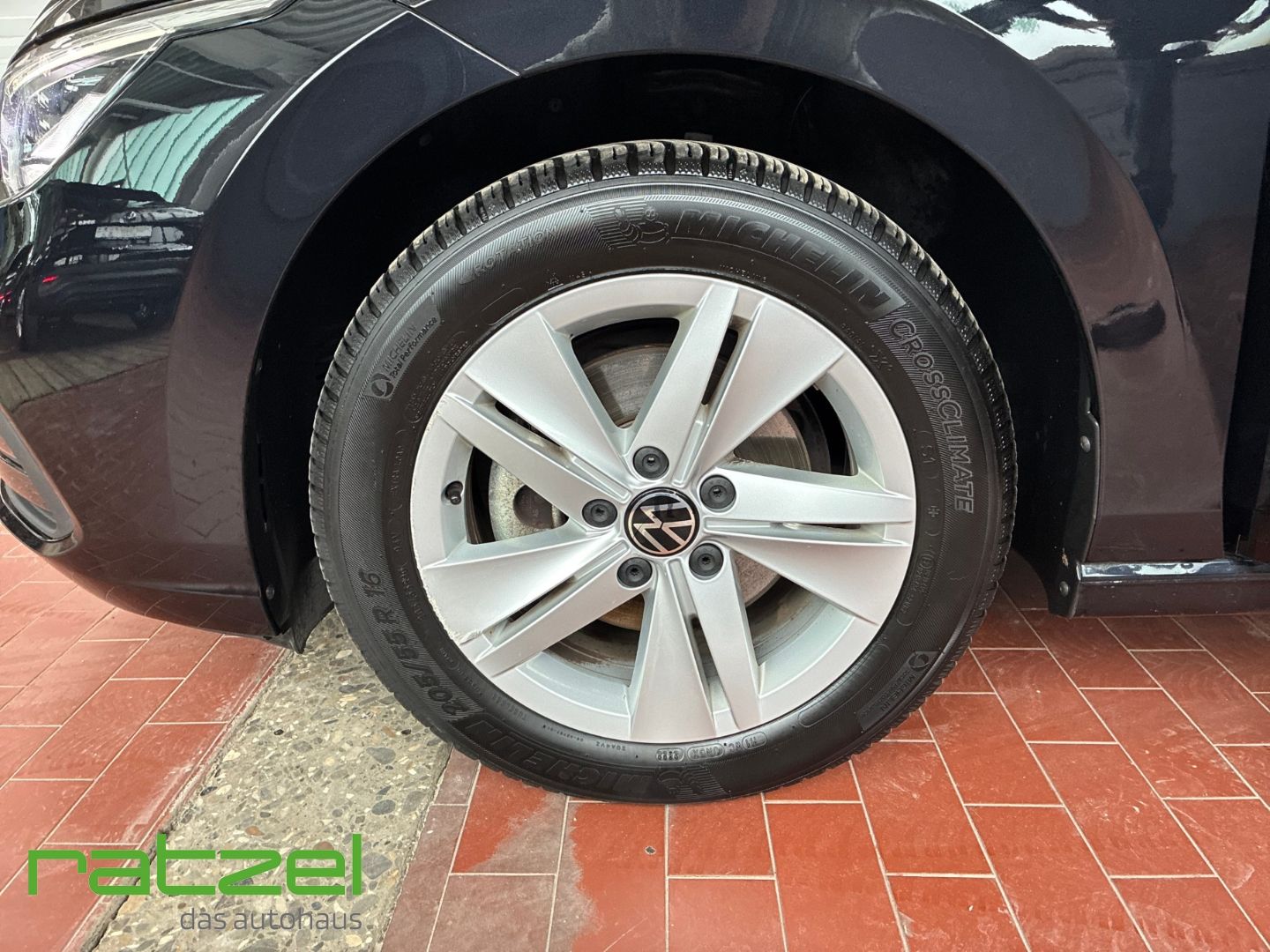 Fahrzeugabbildung Volkswagen Golf Variant VIII 1.0 eTSI Life Navi Digitales C