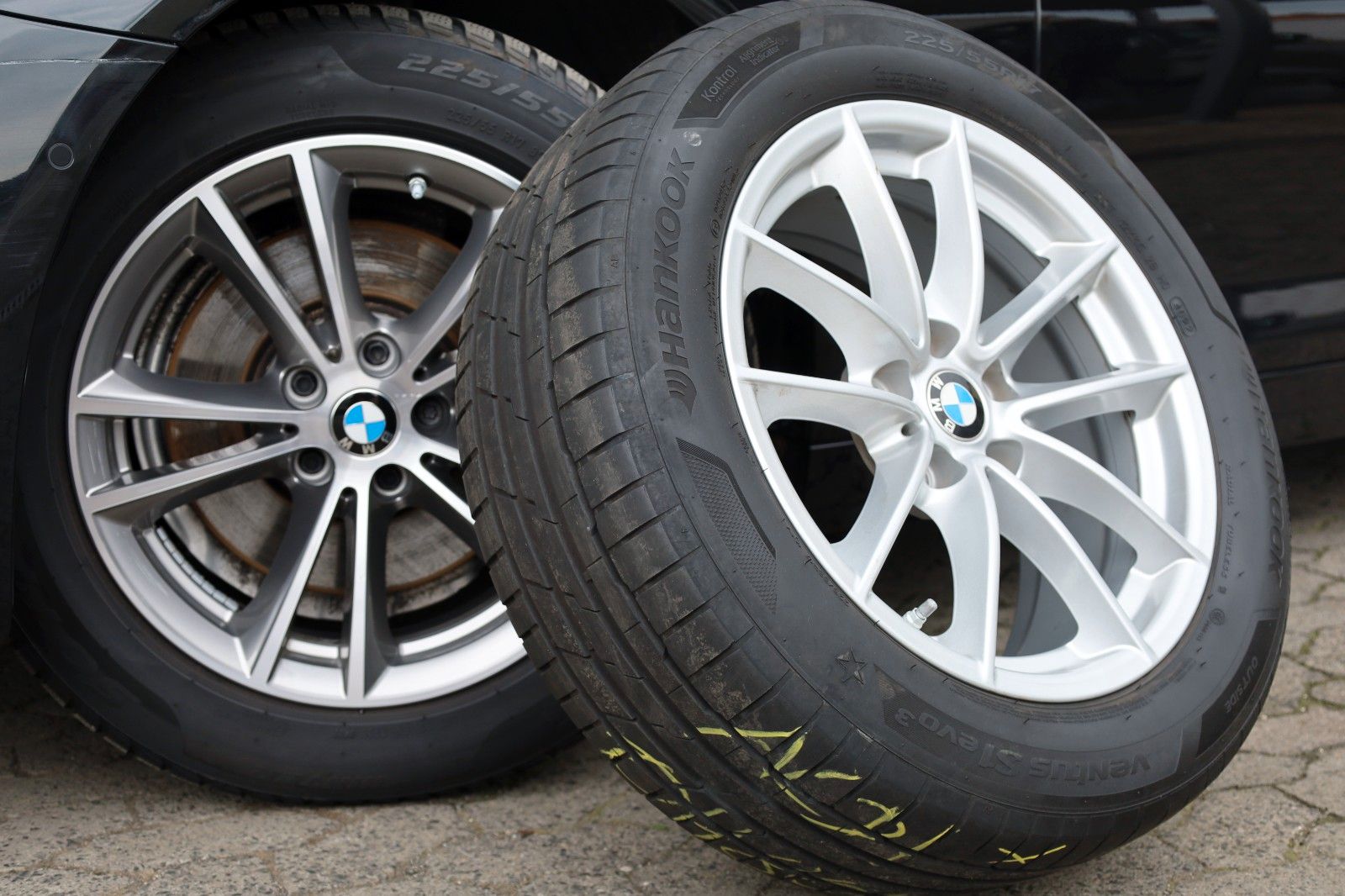 Fahrzeugabbildung BMW 520d xDrive Touring Leder,Navi,LED,Kamera,SH+Sta