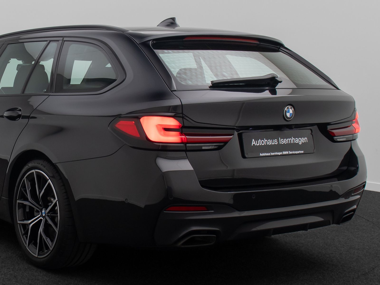Fahrzeugabbildung BMW 530d M Sport HUD Panorama DAB Kamera HiFi 19Zoll