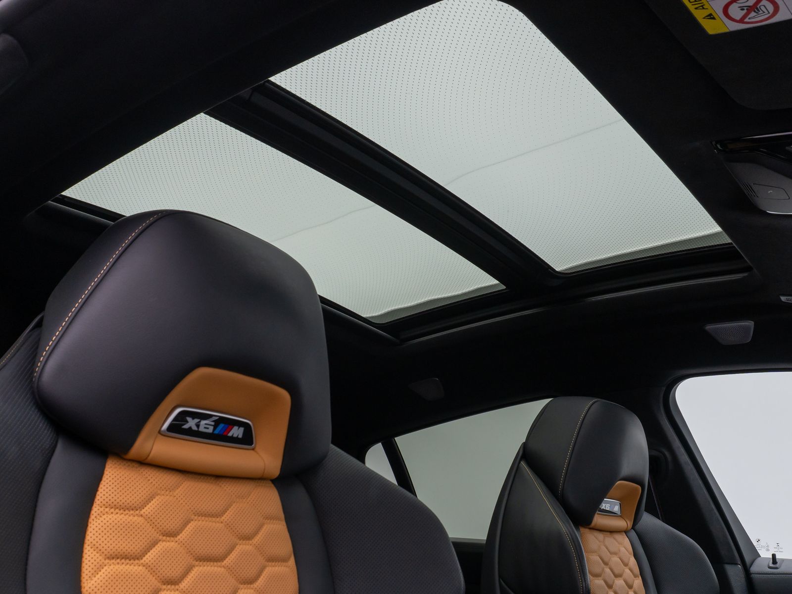 Fahrzeugabbildung BMW X6 M Panorama 360°Laser B&W Massage SoftCl AHK