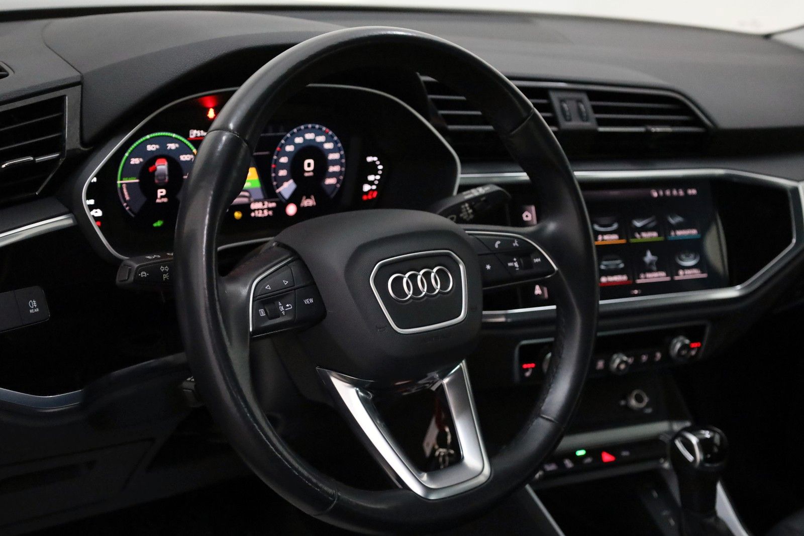 Fahrzeugabbildung Audi Q3 Sportback 45 TFSI e,Leder,Navi,LED,SH,Kamera