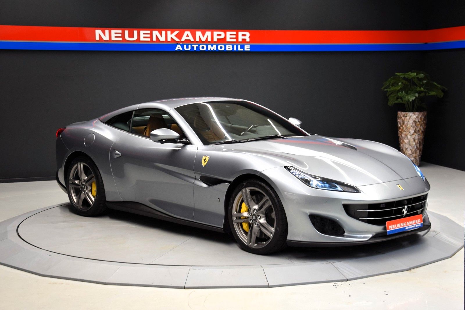 Fahrzeugabbildung Ferrari Portofino ACC Kamera Display Garantie  ADAS 1.Ha