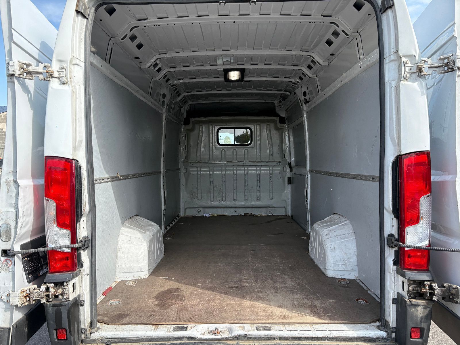 Fahrzeugabbildung Fiat  Ducato Maxi Grossr.-Kasten 35 140 L5H2 RS: 4035