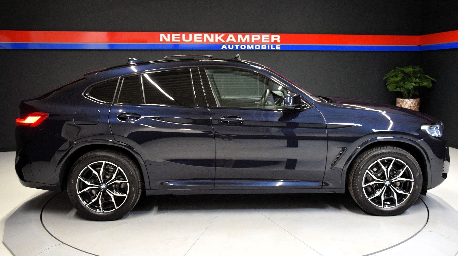 Fahrzeugabbildung BMW X4 xDrive 30 i M Sport ACC Pano Leder Laser ACC